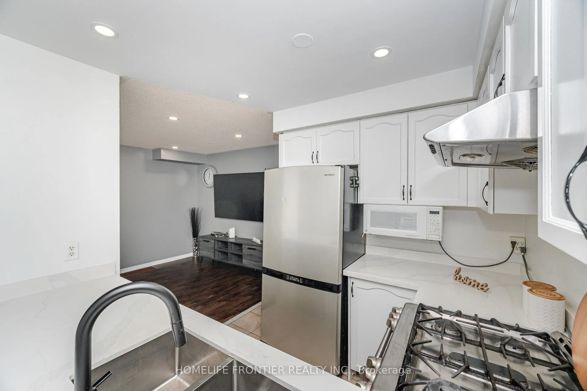 Photo 8 of 88 Wood Circle, Caledon, Bolton East — HOMEH