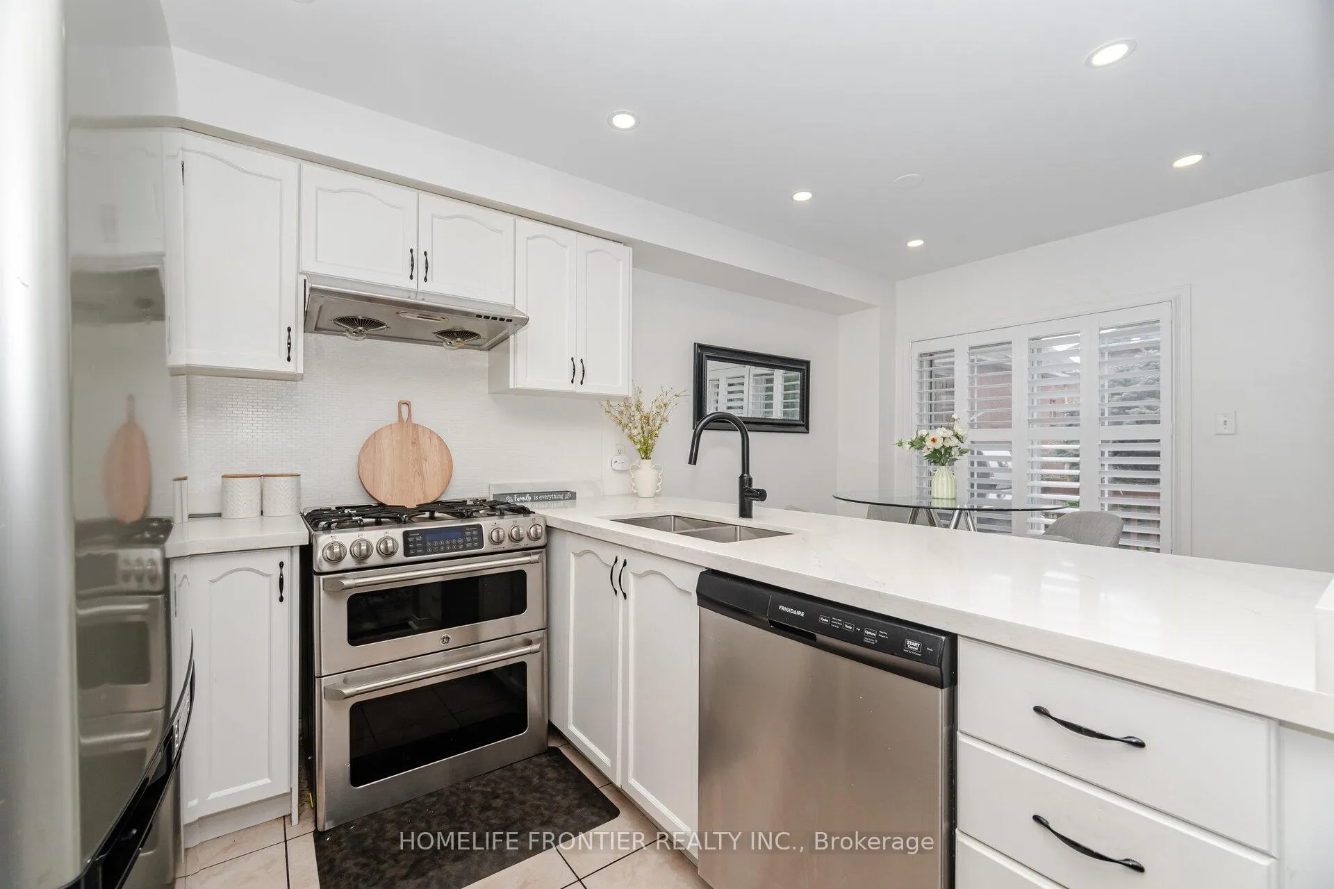 Photo 9 of 88 Wood Circle, Caledon, Bolton East — HOMEH