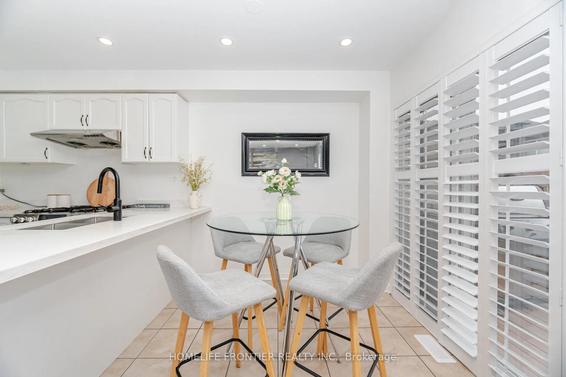 Photo 10 of 88 Wood Circle, Caledon, Bolton East — HOMEH