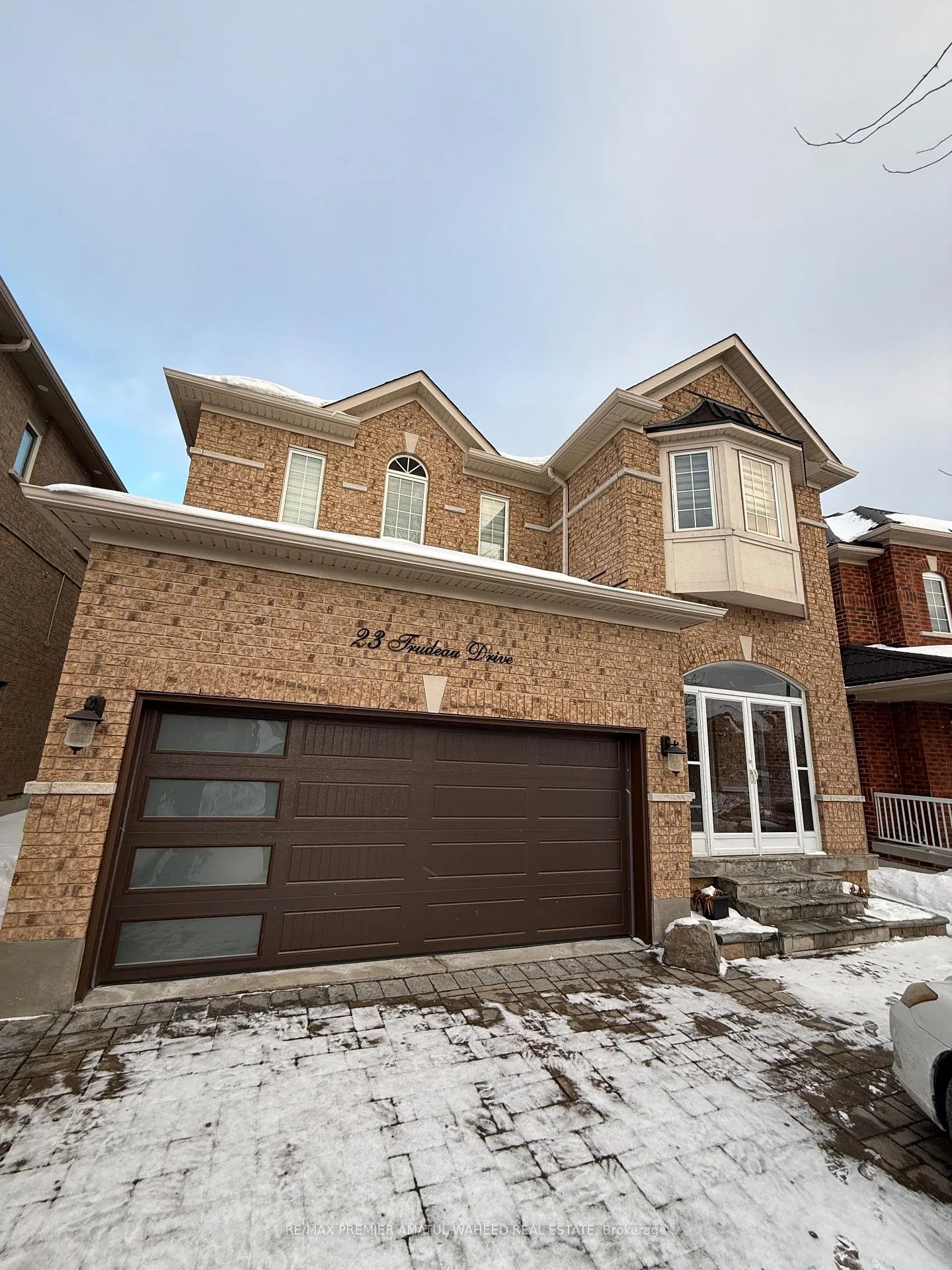 Photo 3 of 23 Trudeau Drive, Vaughan, Vellore Village — HOMEH