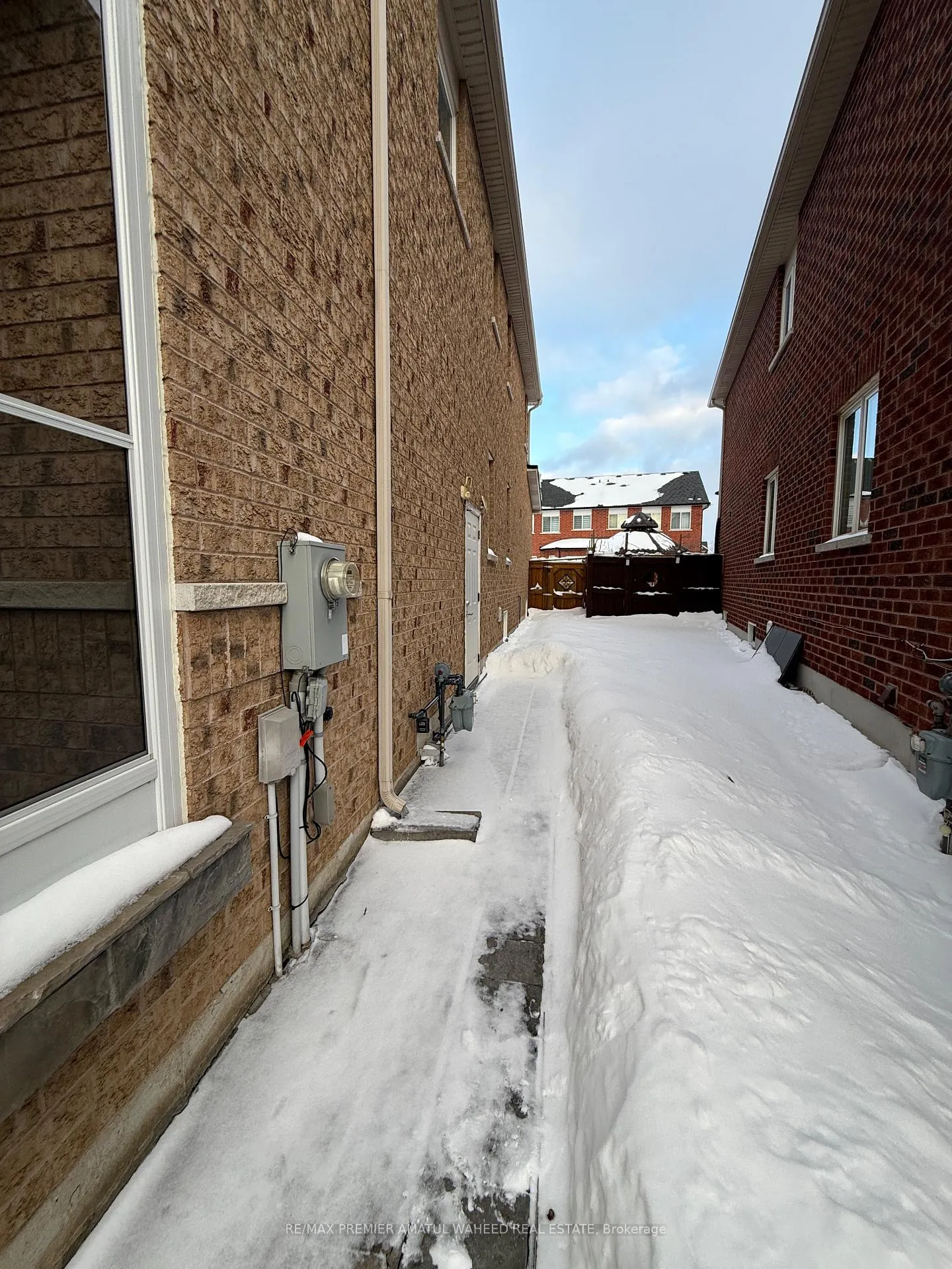 Photo 5 of 23 Trudeau Drive, Vaughan, Vellore Village — HOMEH