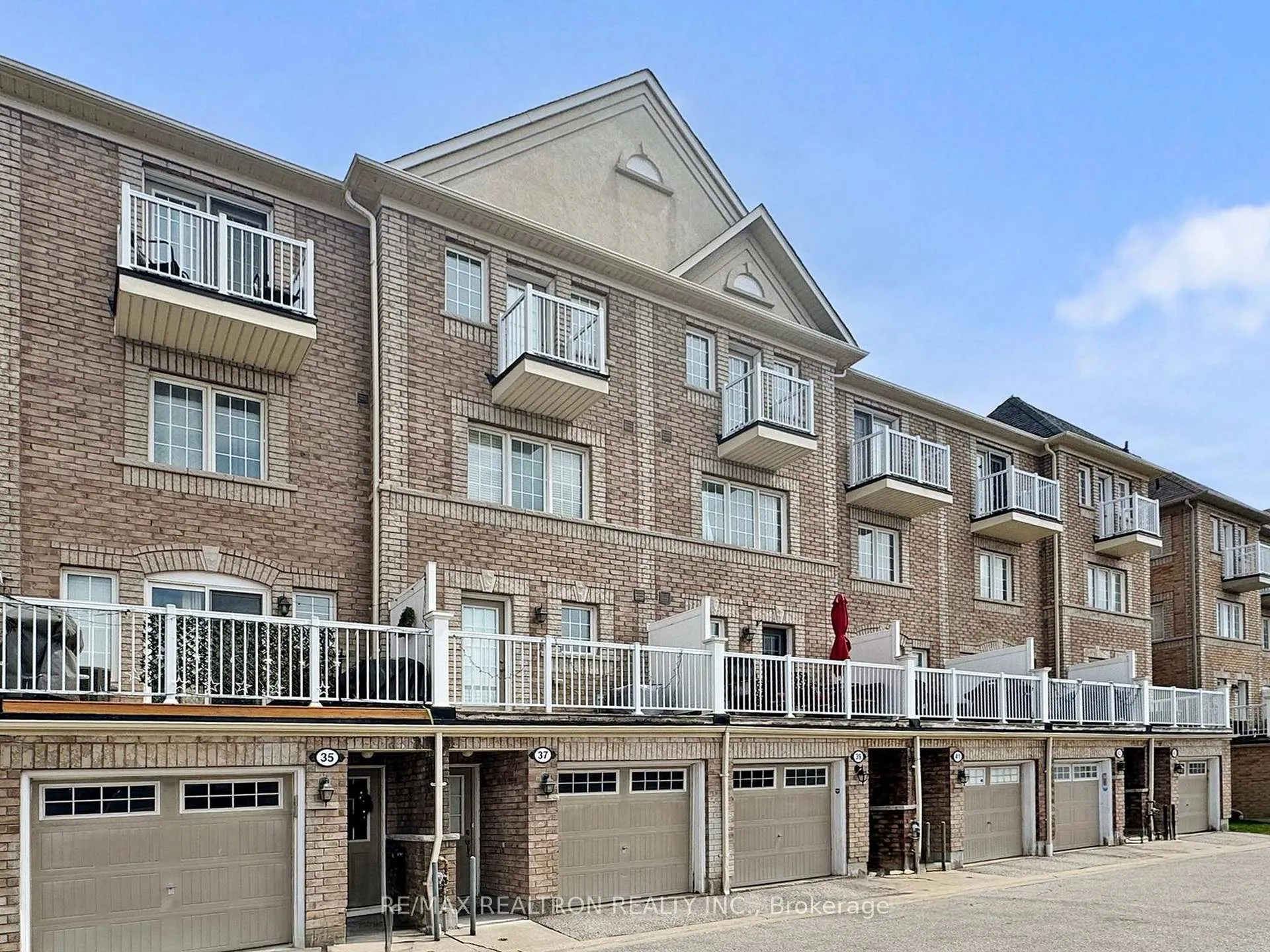 Photo 2 of 37 Cooperage Lane, Ajax, Central — HOMEH