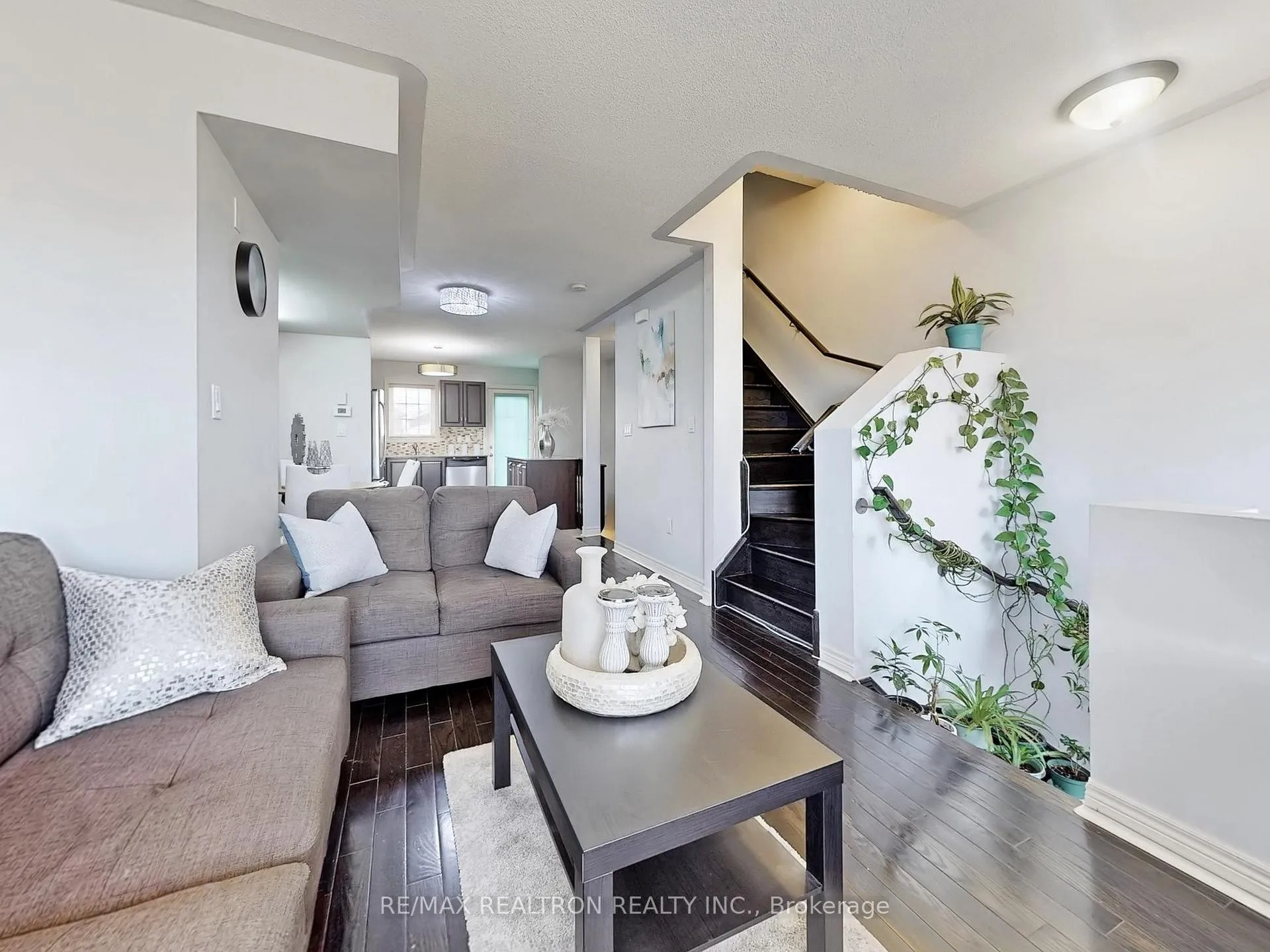 Photo 6 of 37 Cooperage Lane, Ajax, Central — HOMEH