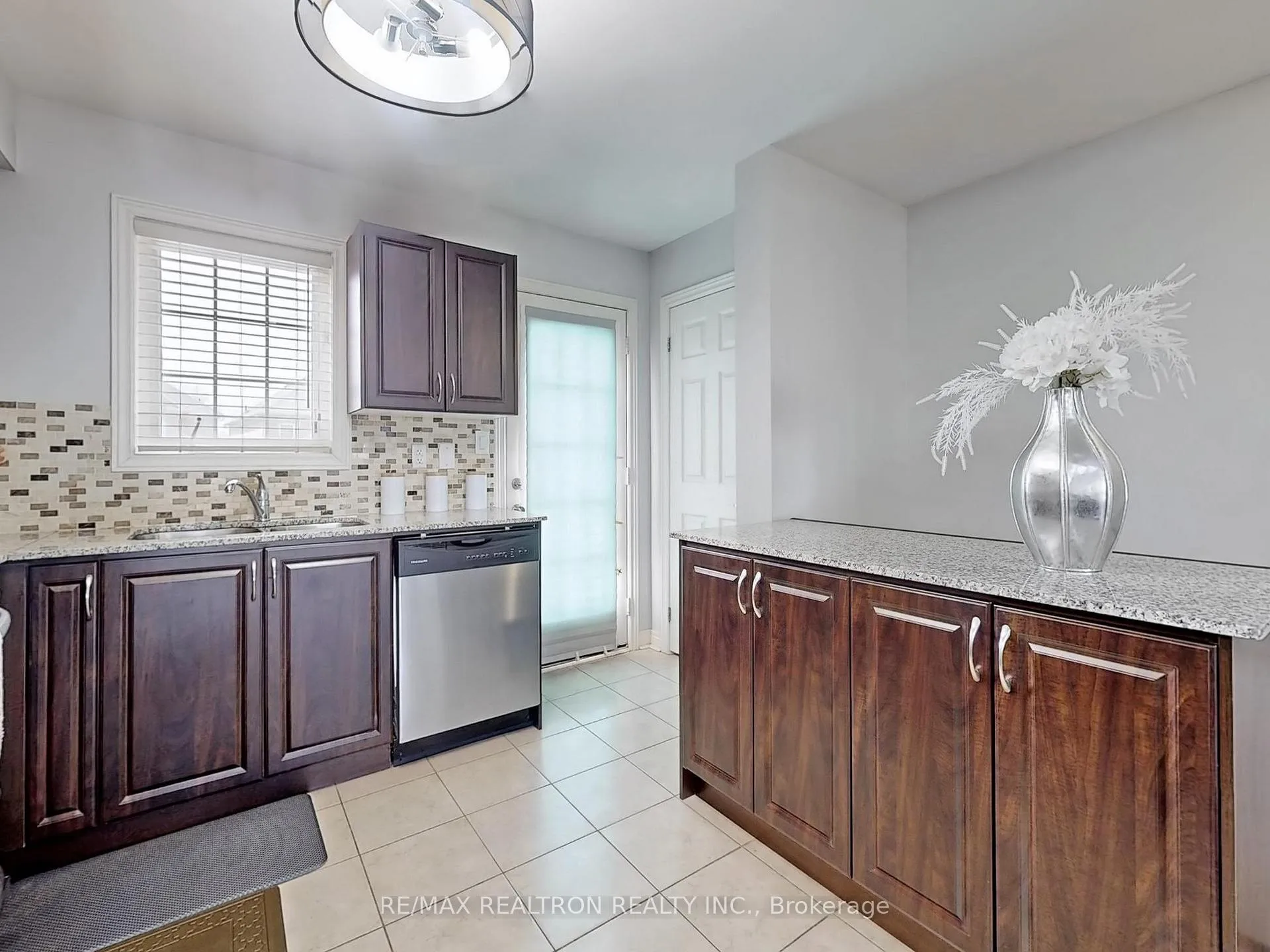Photo 7 of 37 Cooperage Lane, Ajax, Central — HOMEH