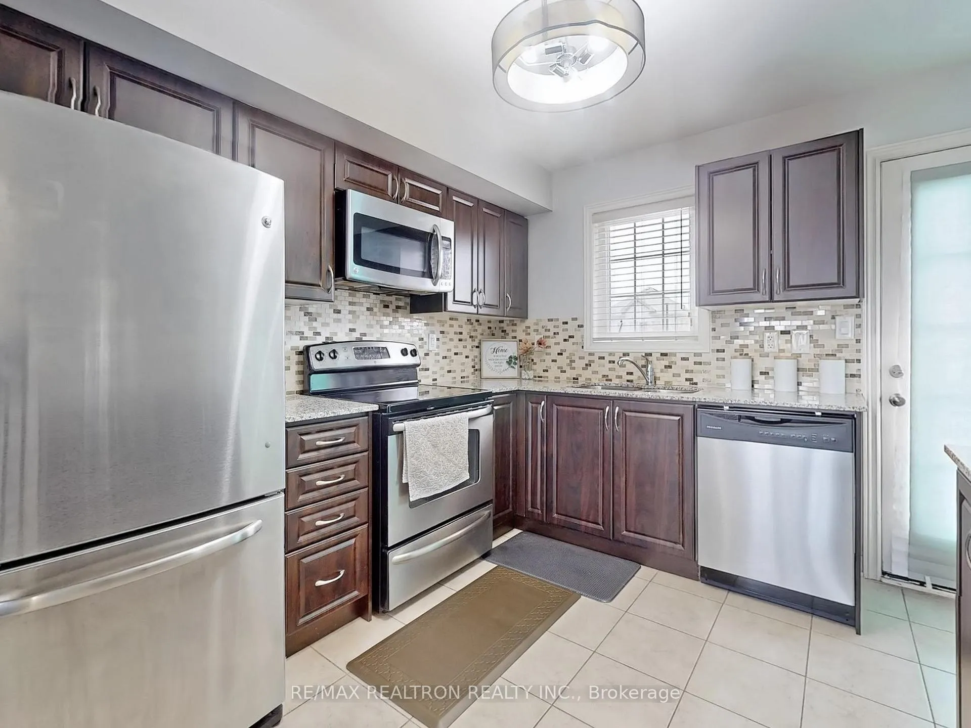 Photo 9 of 37 Cooperage Lane, Ajax, Central — HOMEH