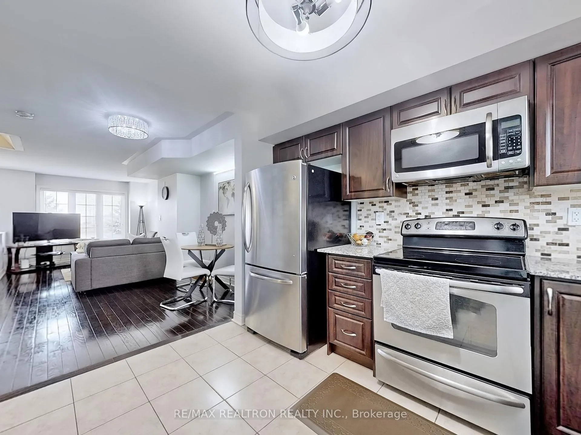 Photo 10 of 37 Cooperage Lane, Ajax, Central — HOMEH