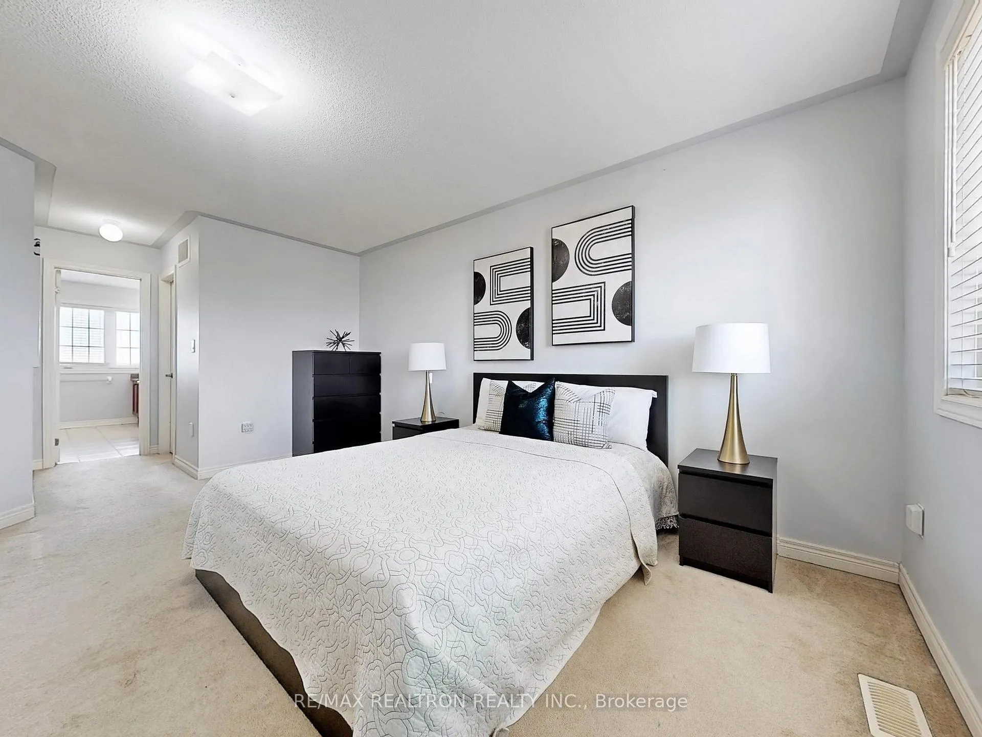 Photo 16 of 37 Cooperage Lane, Ajax, Central — HOMEH