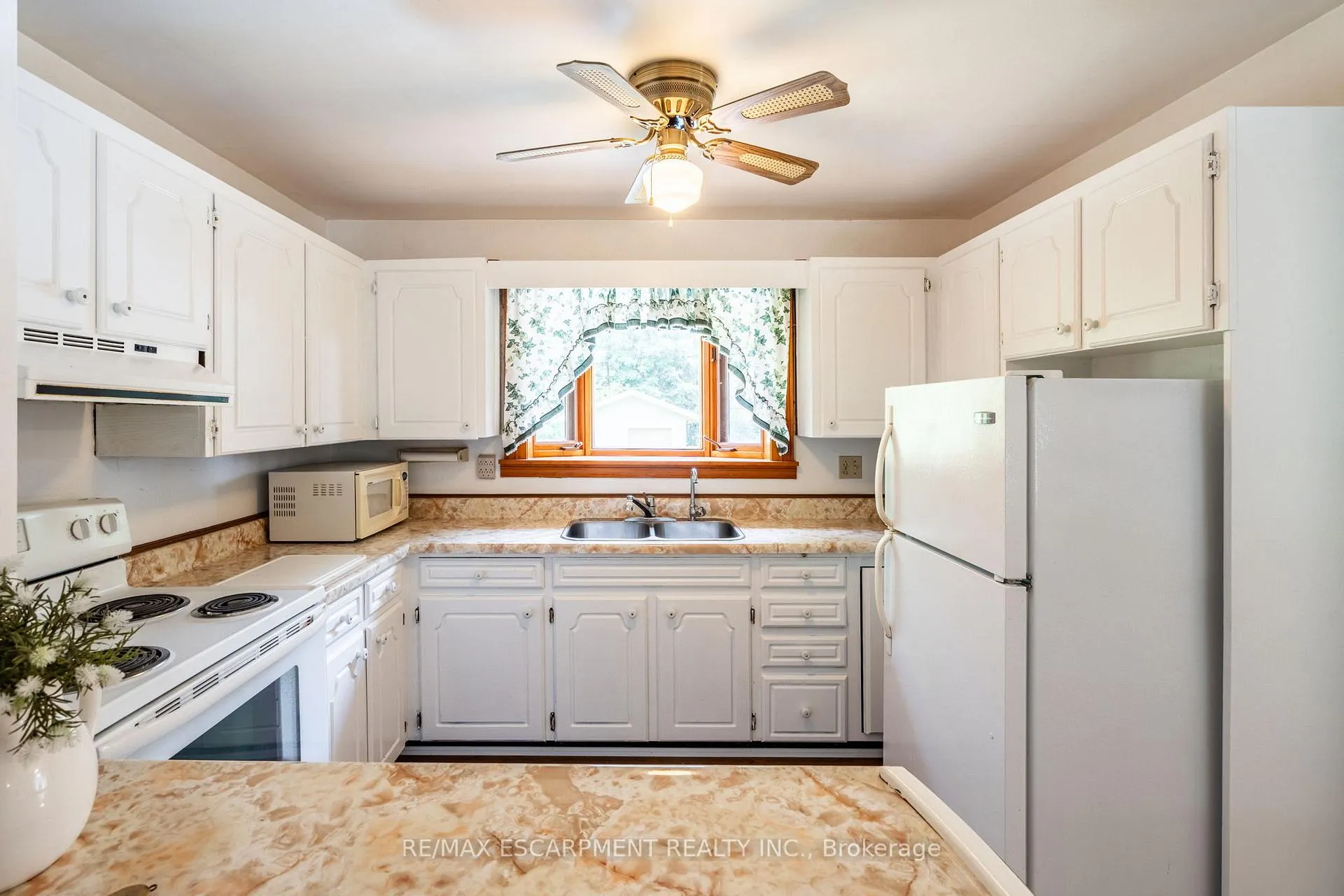 Photo 9 of 80 7th Concession Road E, Hamilton, Rural Flamborough — HOMEH