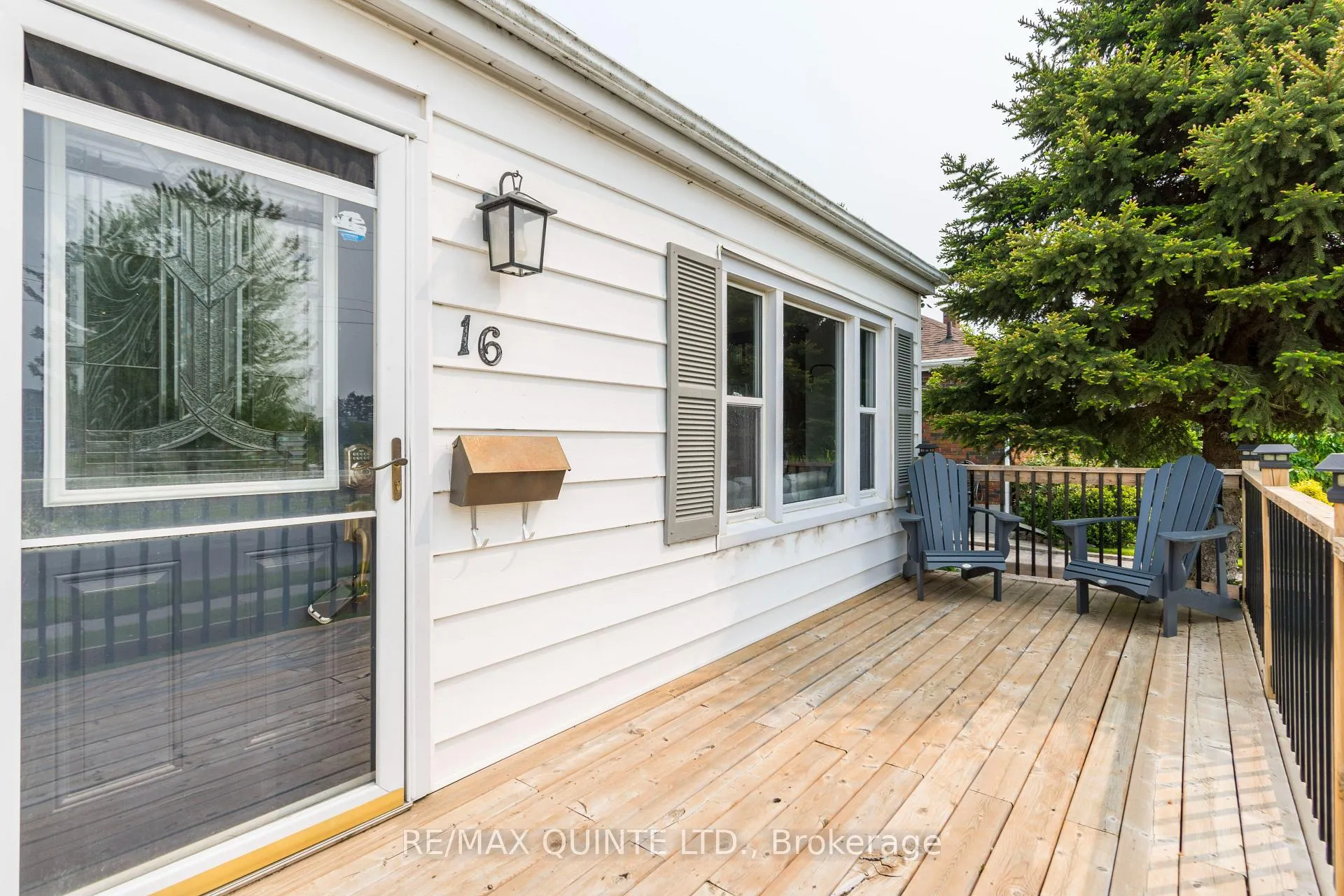 Photo 2 of 16 Macdonald Gardens, Belleville, Belleville Ward — HOMEH