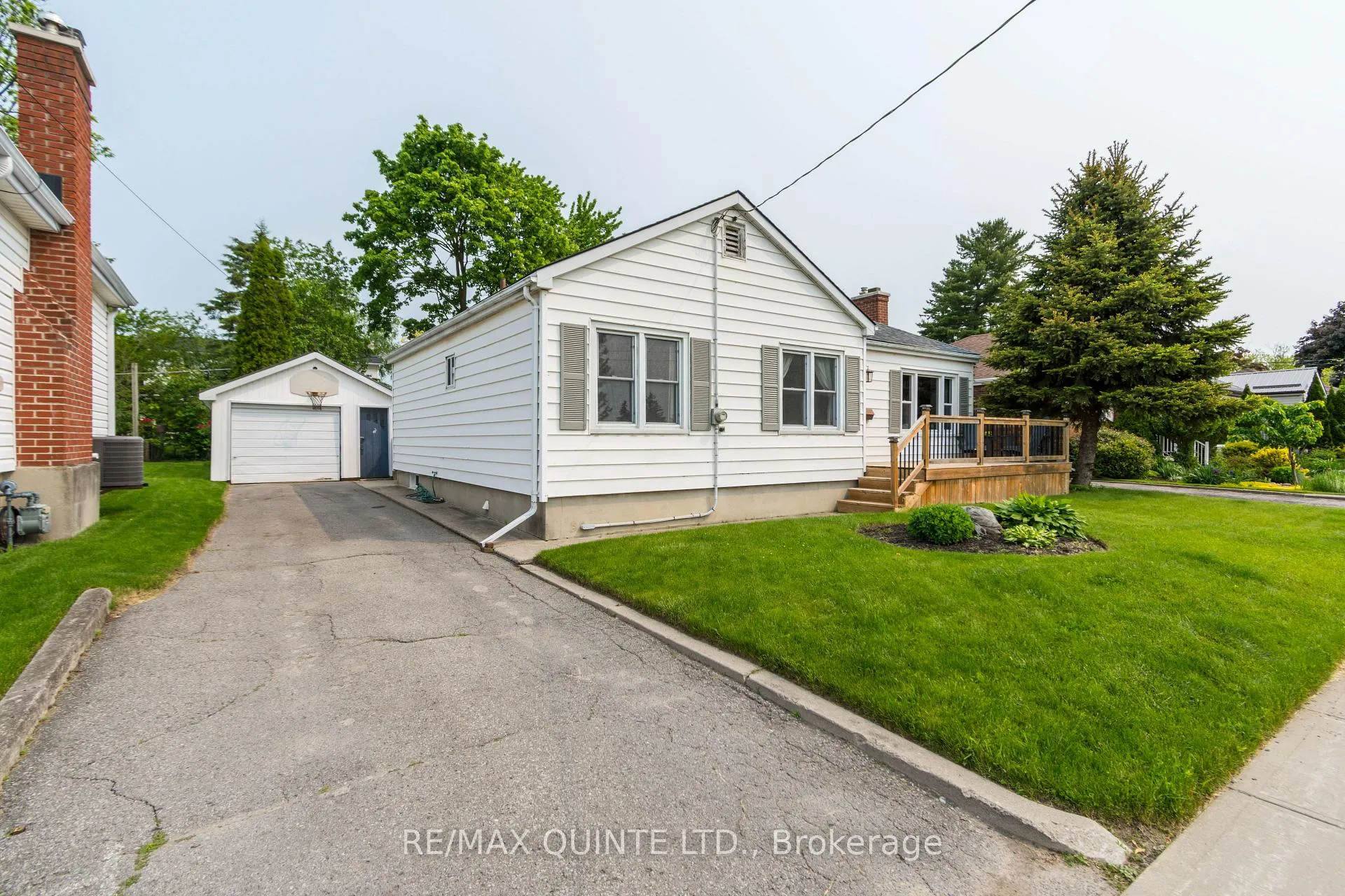 Photo 3 of 16 Macdonald Gardens, Belleville, Belleville Ward — HOMEH