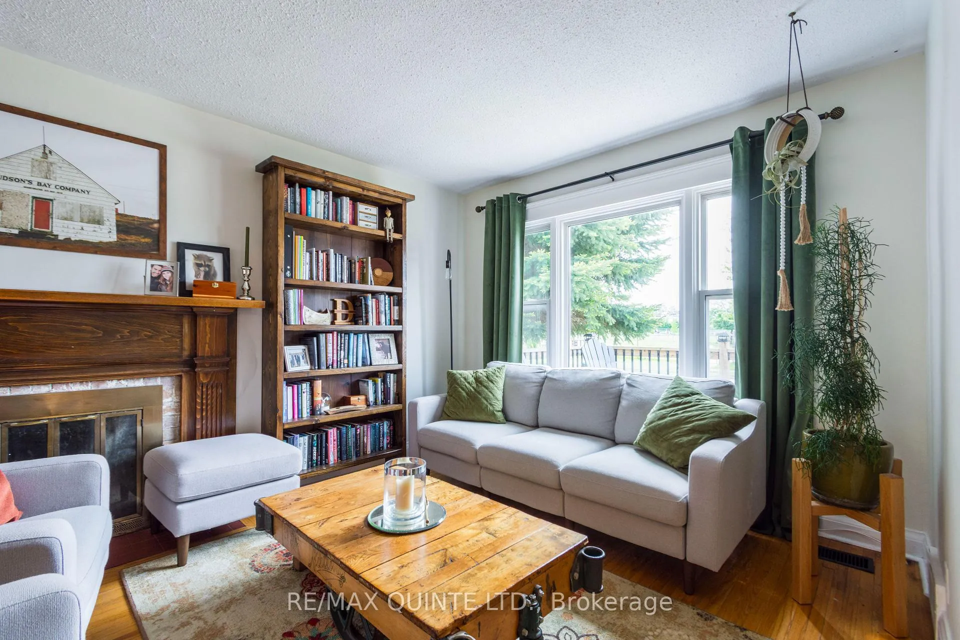 Photo 7 of 16 Macdonald Gardens, Belleville, Belleville Ward — HOMEH