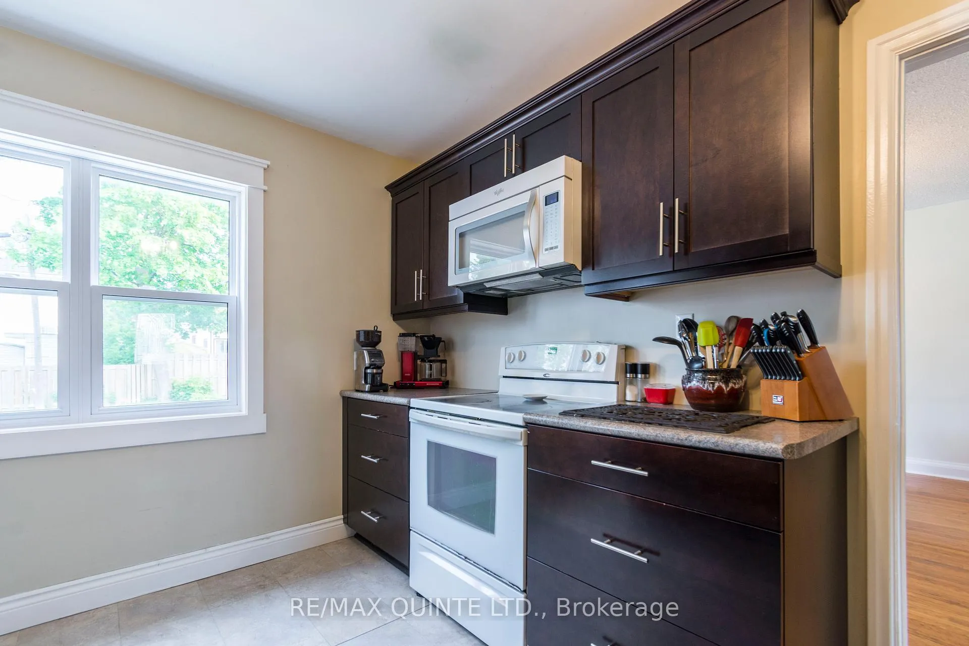 Photo 13 of 16 Macdonald Gardens, Belleville, Belleville Ward — HOMEH