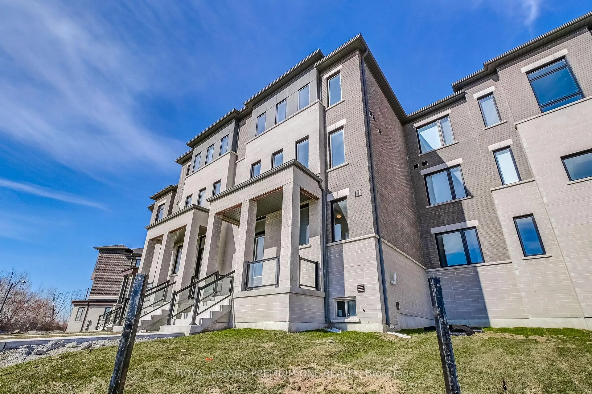 Photo 4 of 107 Tennant Circle, Vaughan, Vellore Village — HOMEH