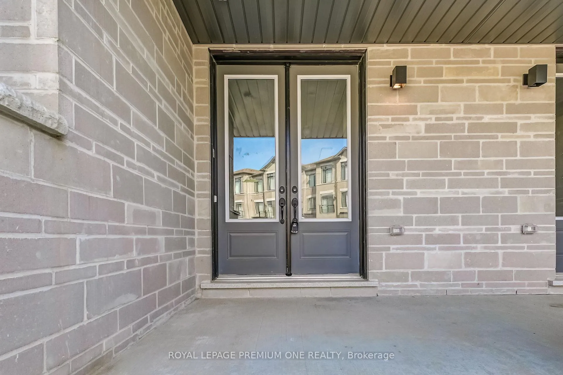 Photo 5 of 107 Tennant Circle, Vaughan, Vellore Village — HOMEH