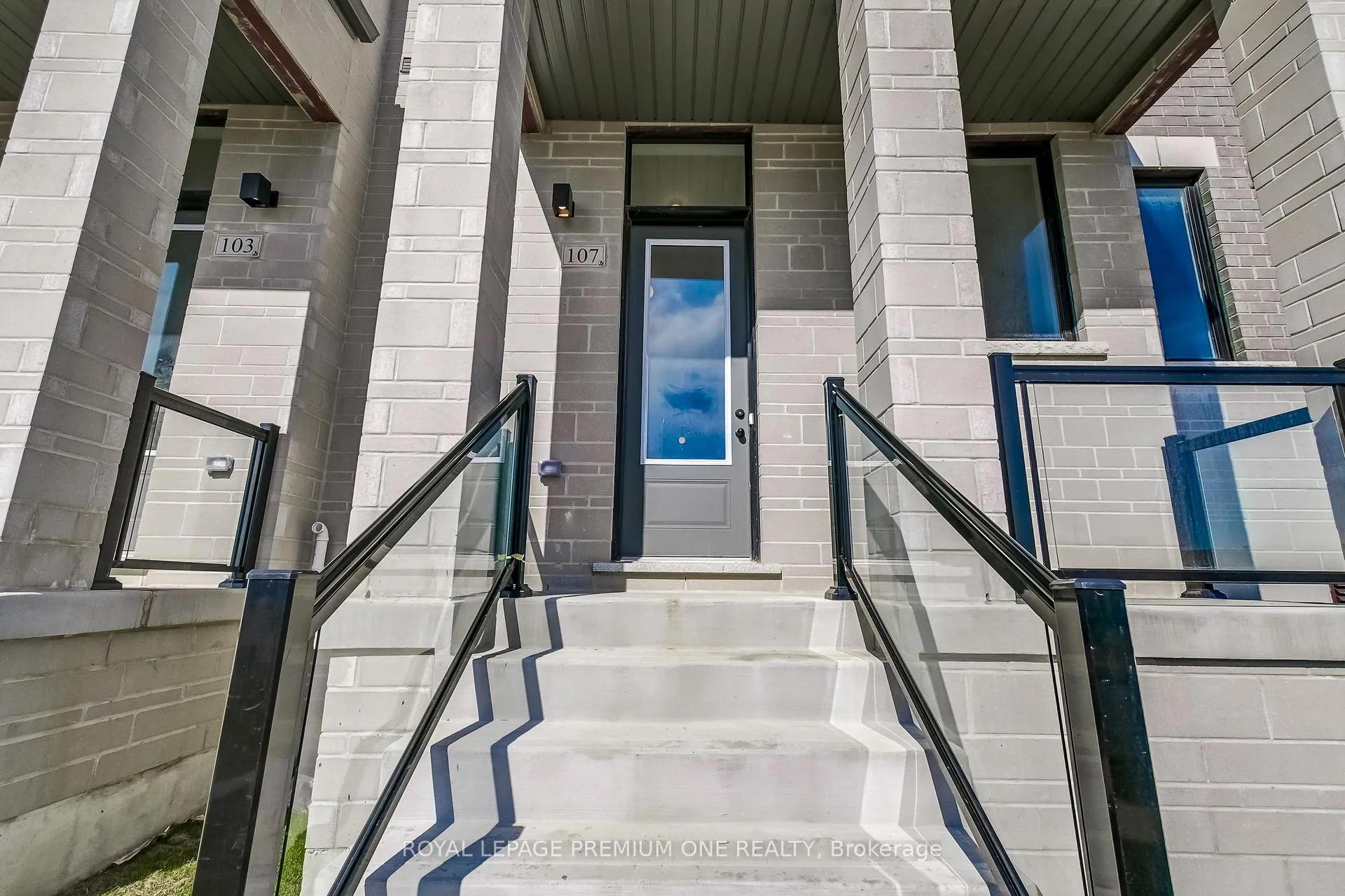 Photo 6 of 107 Tennant Circle, Vaughan, Vellore Village — HOMEH