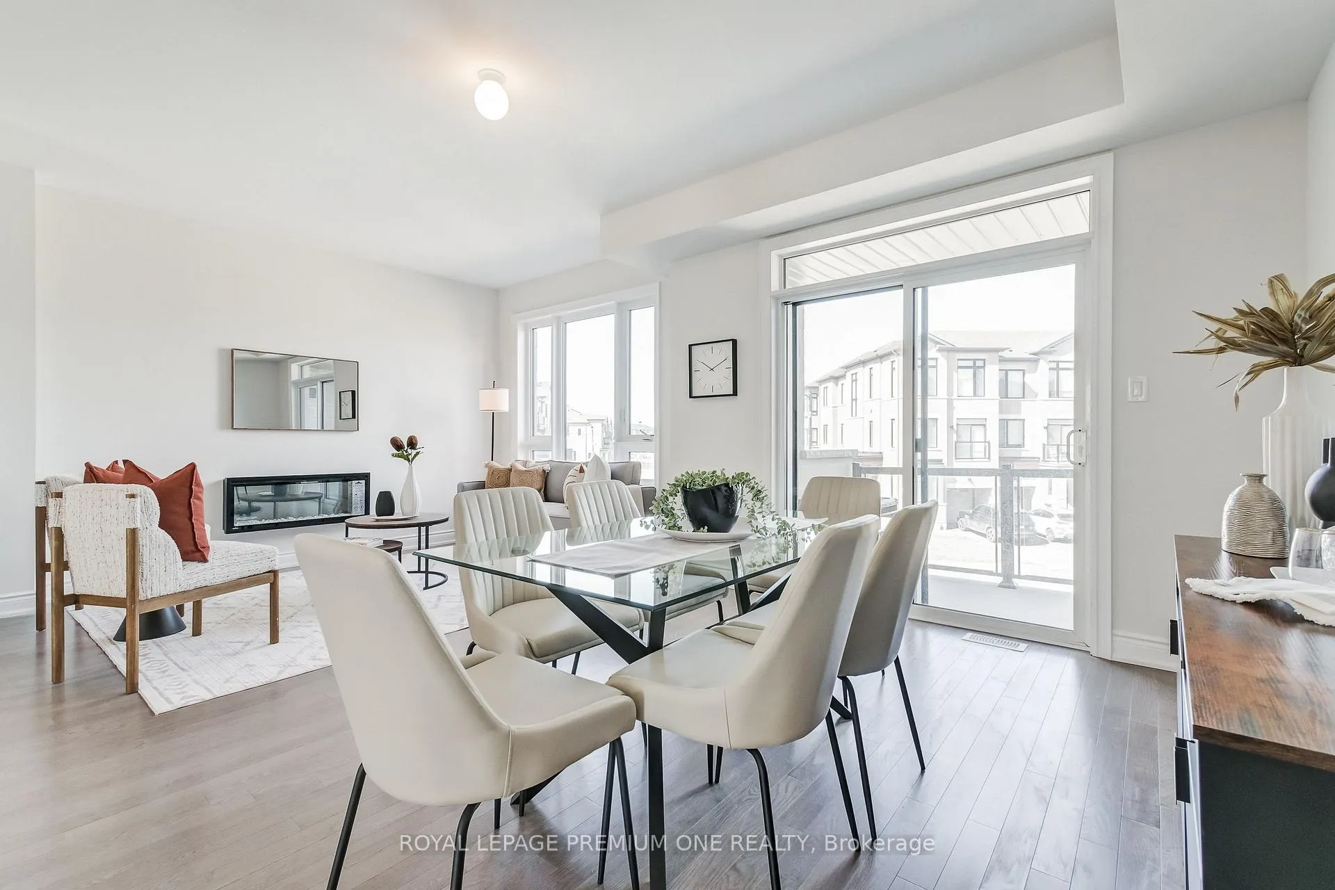Photo 17 of 107 Tennant Circle, Vaughan, Vellore Village — HOMEH