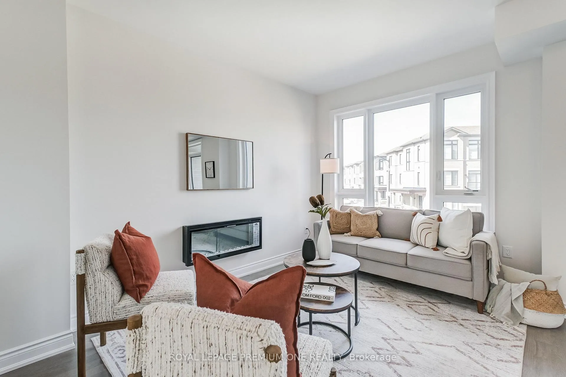Photo 18 of 107 Tennant Circle, Vaughan, Vellore Village — HOMEH