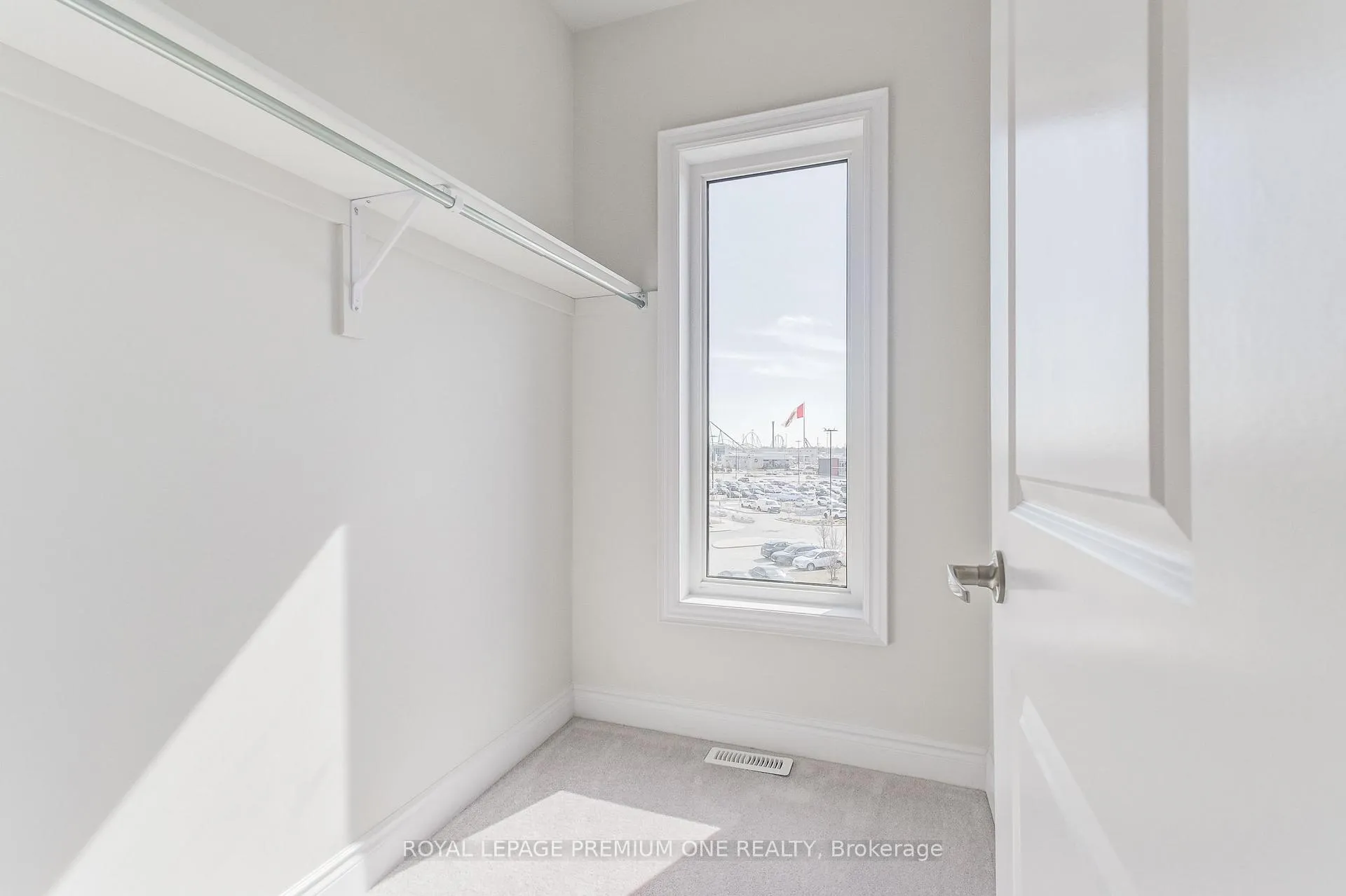Photo 25 of 107 Tennant Circle, Vaughan, Vellore Village — HOMEH