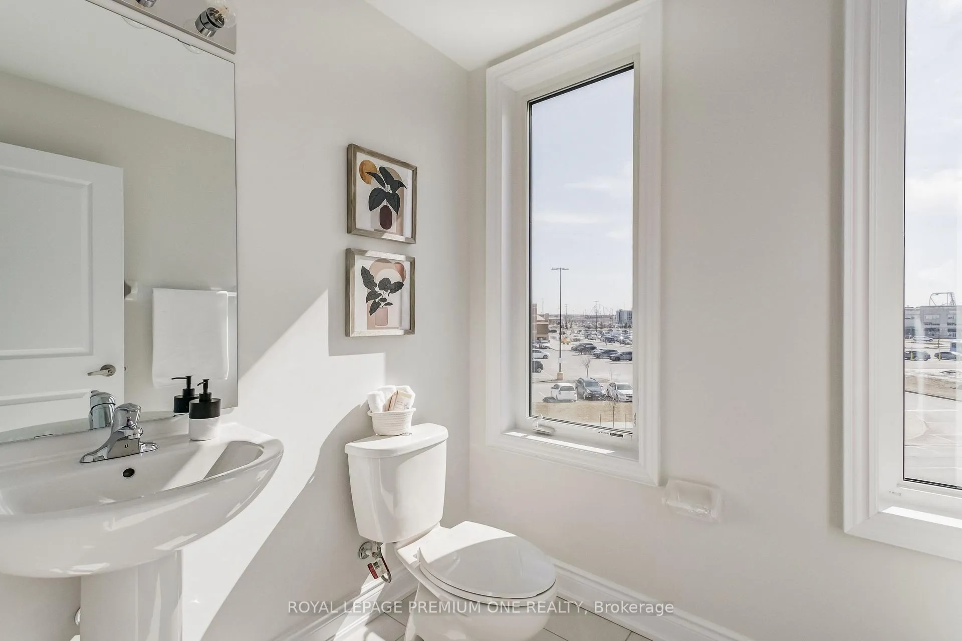 Photo 29 of 107 Tennant Circle, Vaughan, Vellore Village — HOMEH