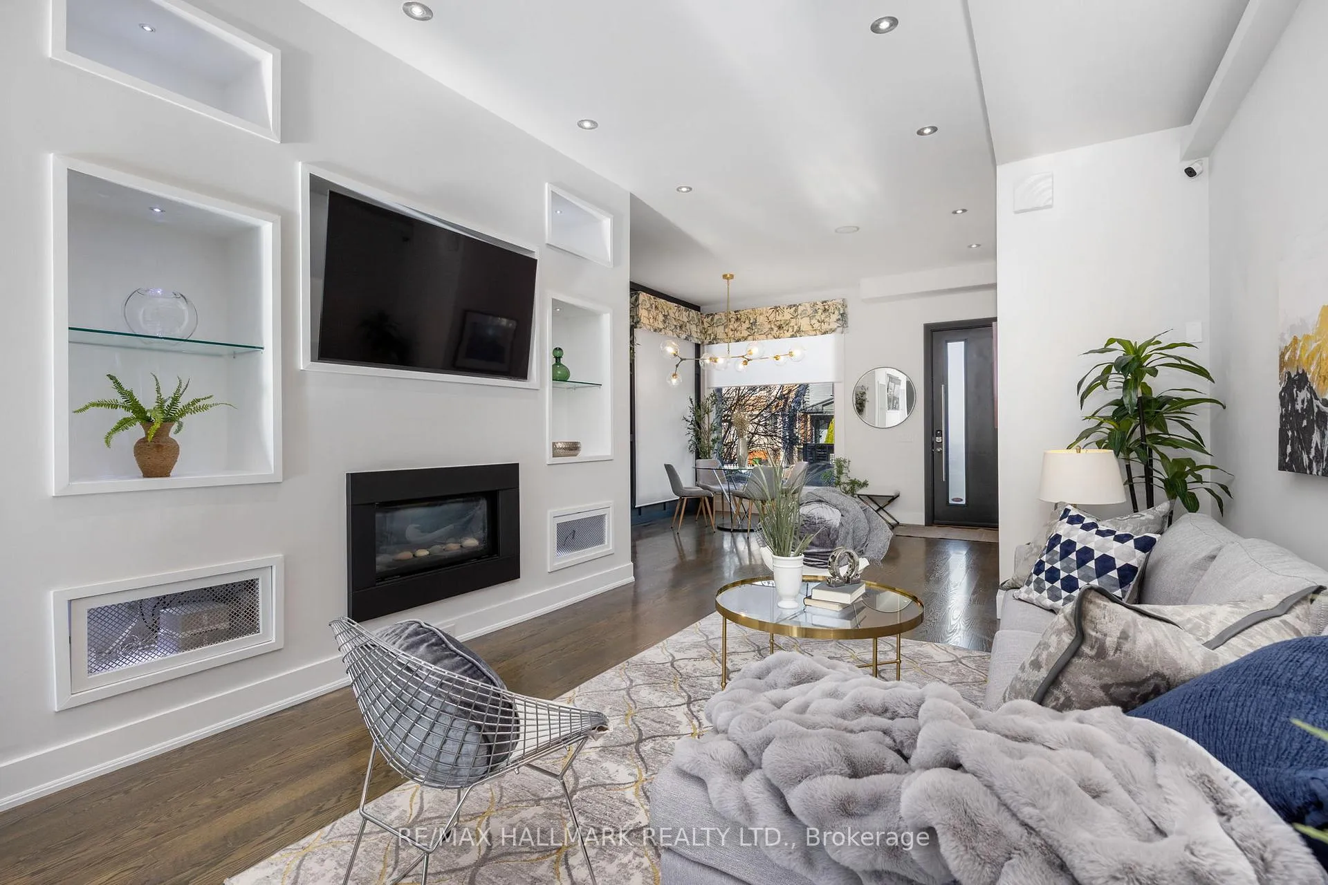 Photo 4 of 1549 Dundas Street E, Toronto, South Riverdale — HOMEH