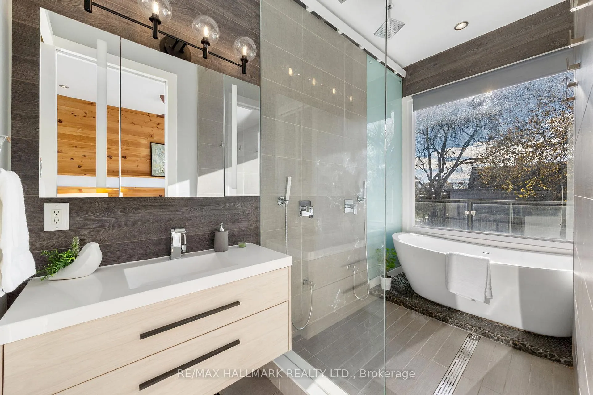 Photo 15 of 1549 Dundas Street E, Toronto, South Riverdale — HOMEH