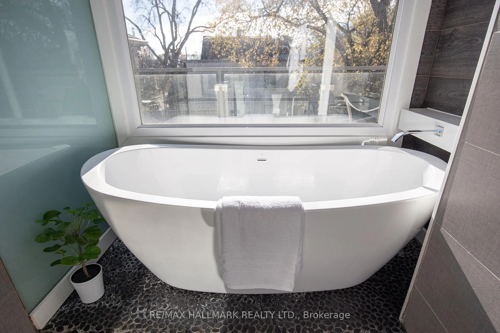 Photo 30 of 1549 Dundas Street E, Toronto, South Riverdale — HOMEH