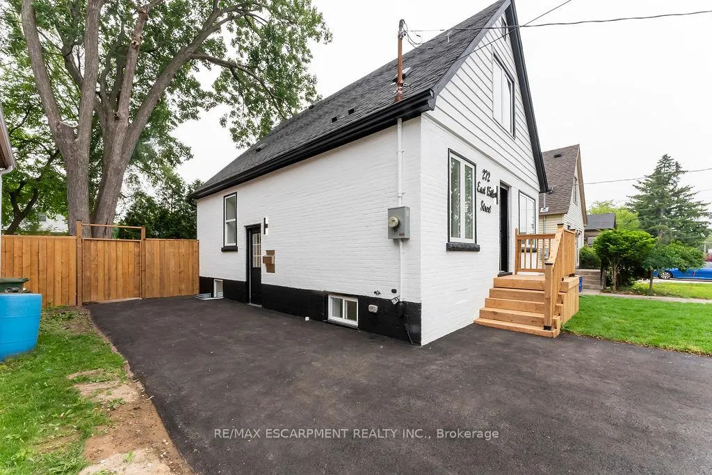 Photo 4 of 272 East 15th Street, Hamilton, Inch Park — HOMEH