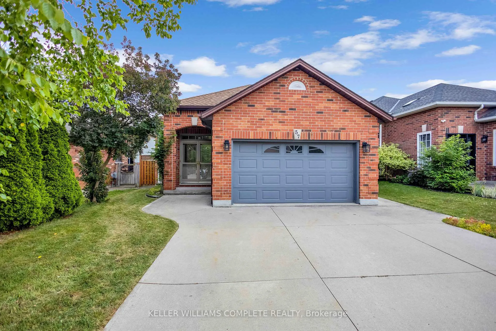 Photo 2 of 57 Hepburn Crescent, Hamilton, Mountview — HOMEH