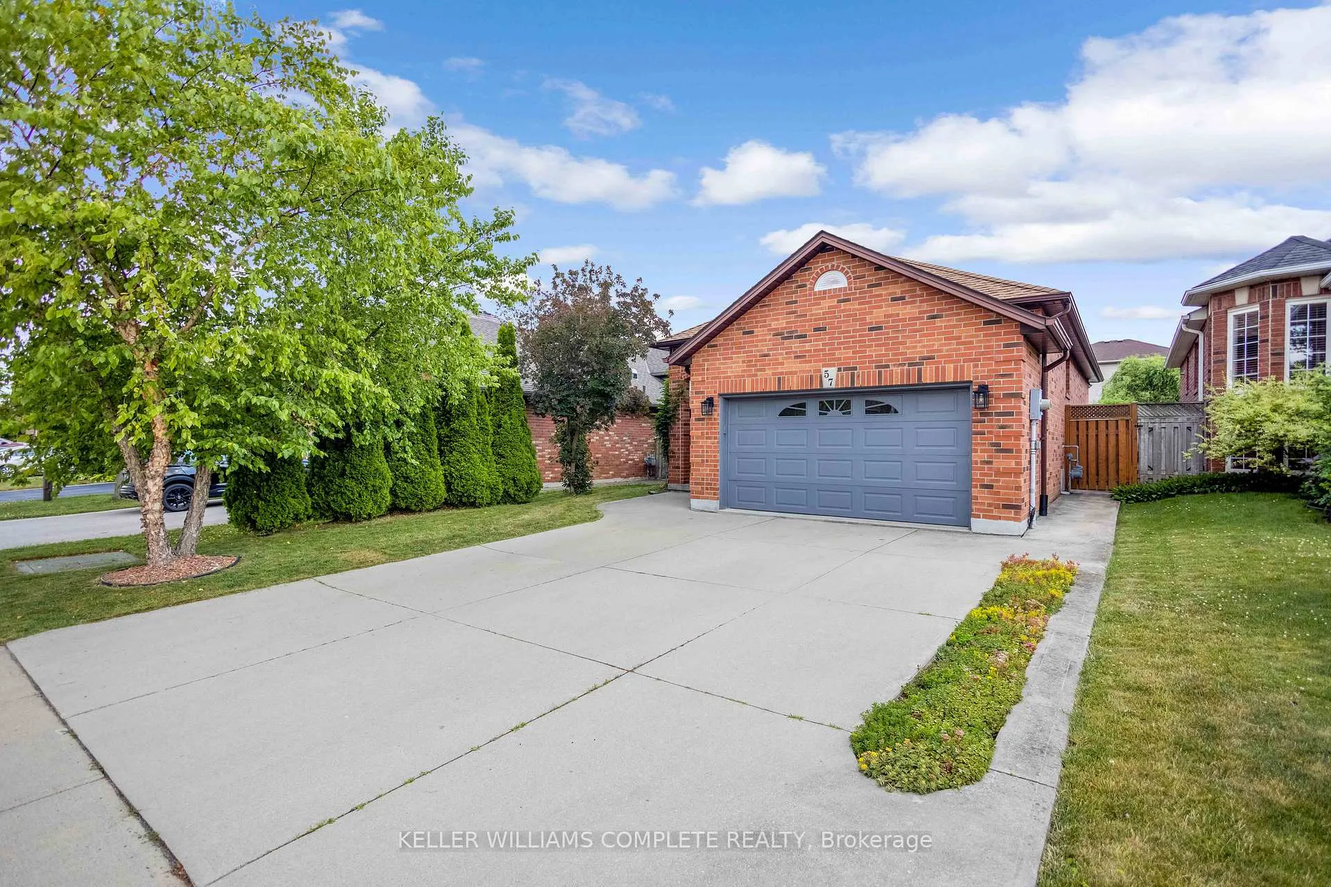 Photo 3 of 57 Hepburn Crescent, Hamilton, Mountview — HOMEH