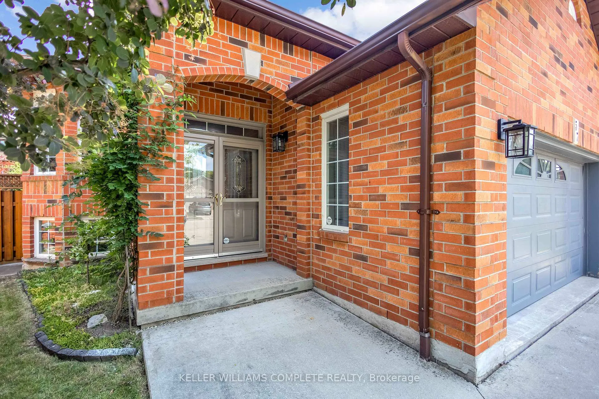 Photo 4 of 57 Hepburn Crescent, Hamilton, Mountview — HOMEH
