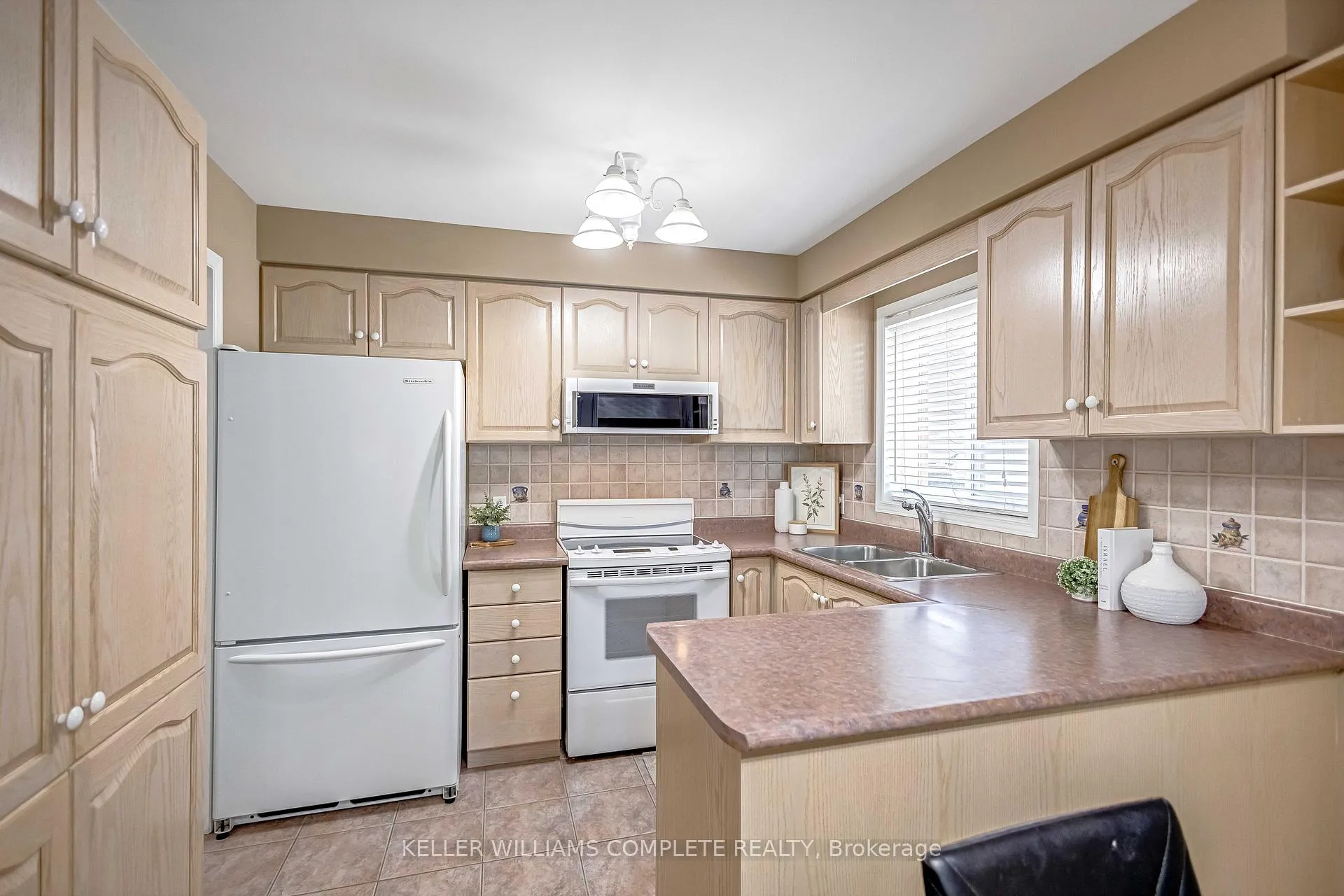 Photo 12 of 57 Hepburn Crescent, Hamilton, Mountview — HOMEH
