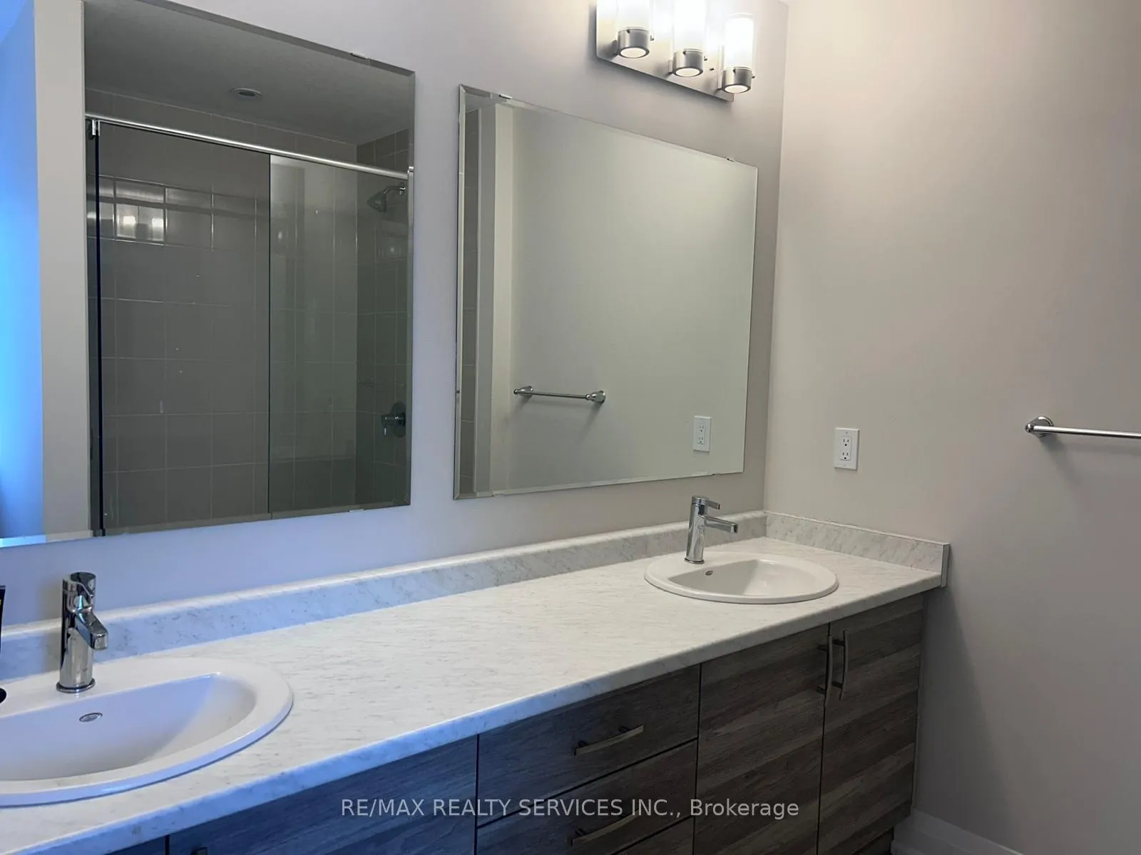 Photo 12 of 30 Shaded Creek Drive, Kitchener — HOMEH