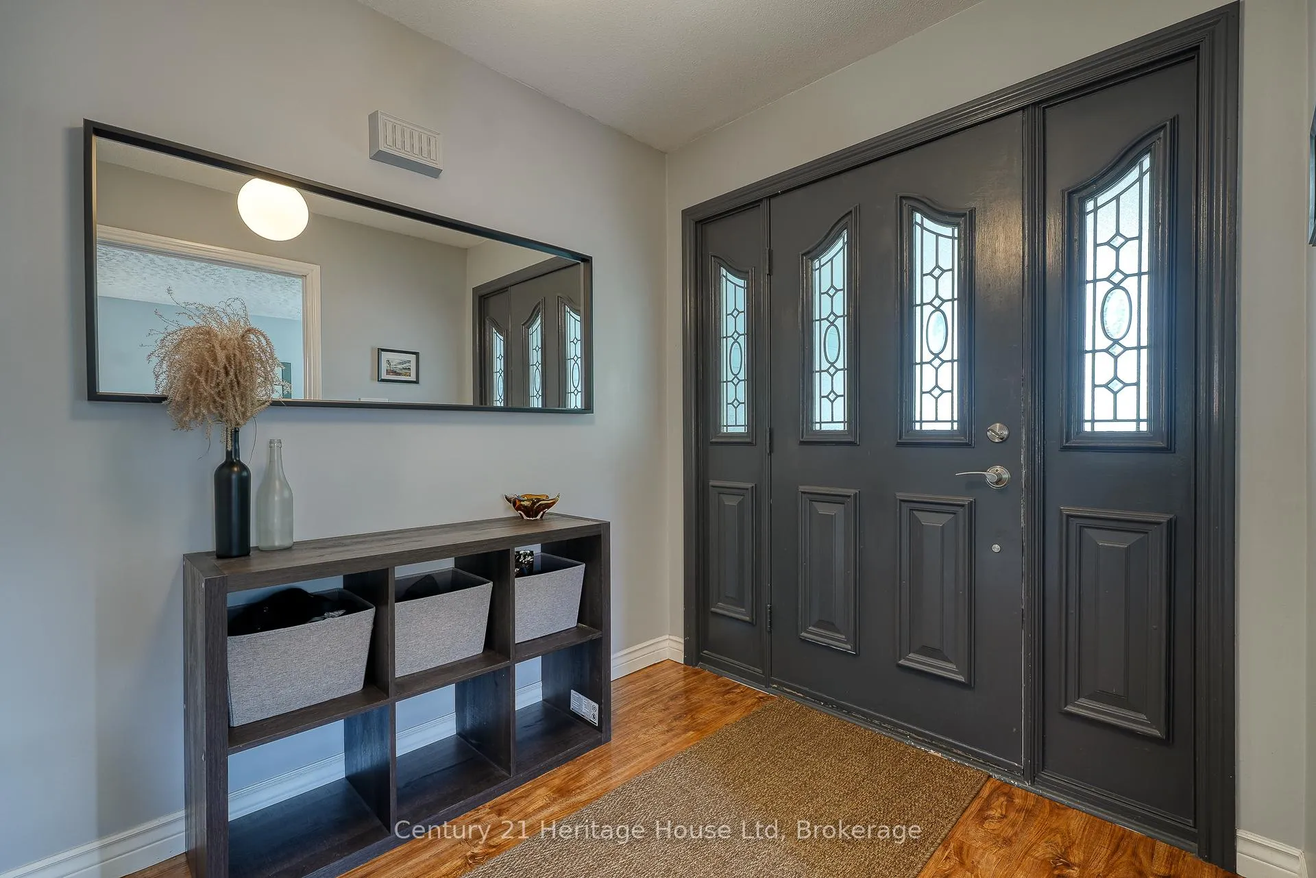 Photo 4 of 214 John Street S, Stratford — HOMEH
