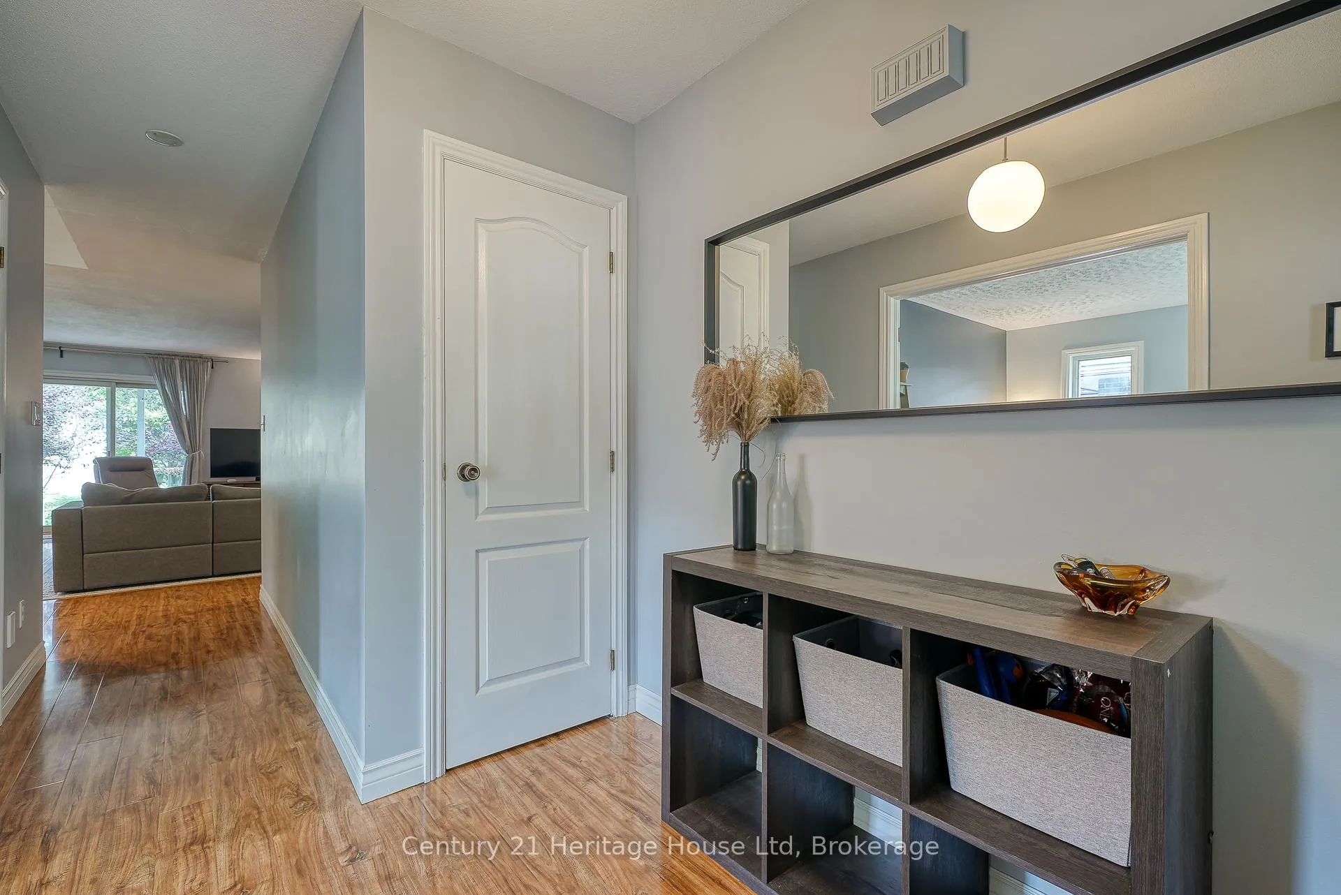 Photo 5 of 214 John Street S, Stratford — HOMEH
