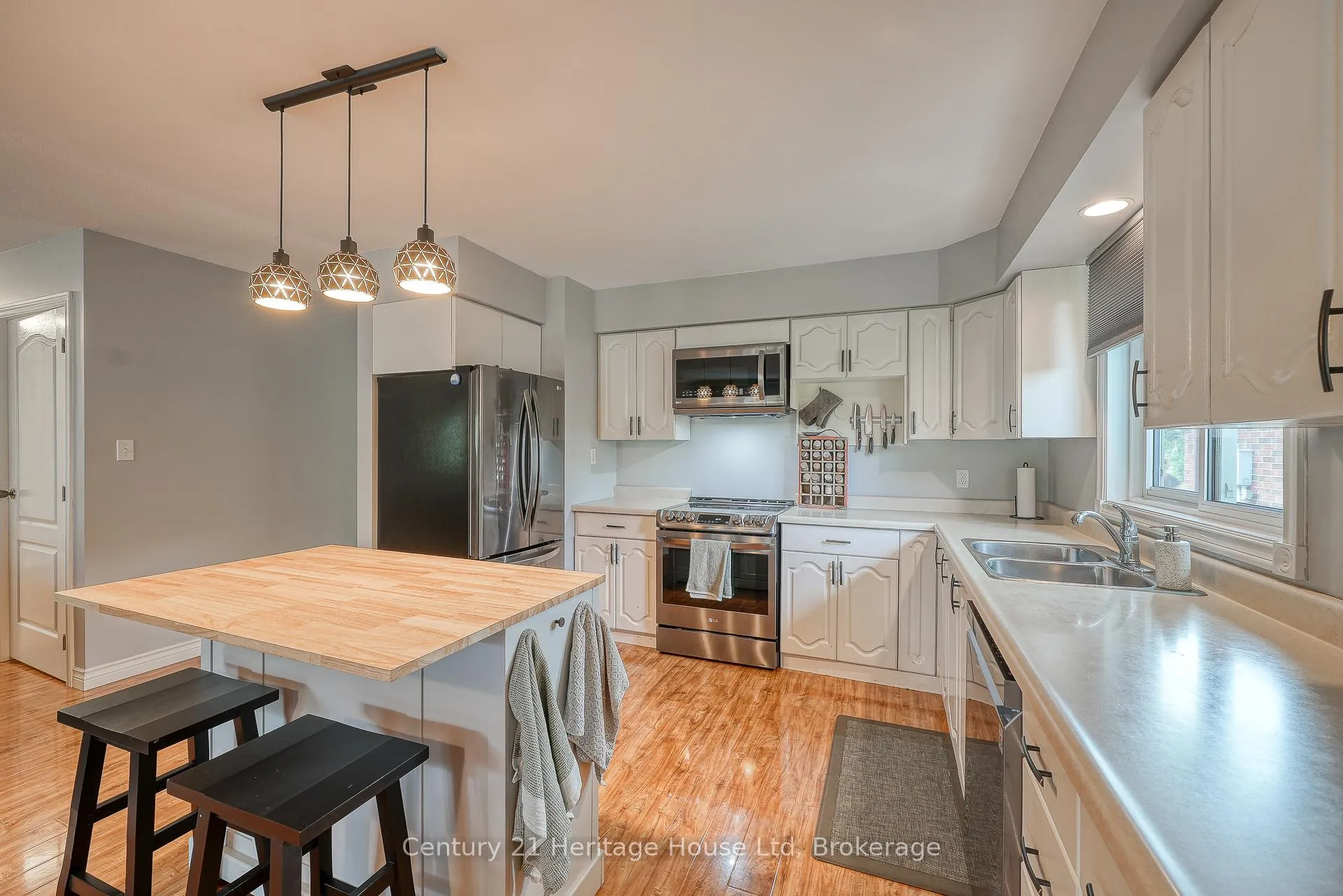 Photo 10 of 214 John Street S, Stratford — HOMEH