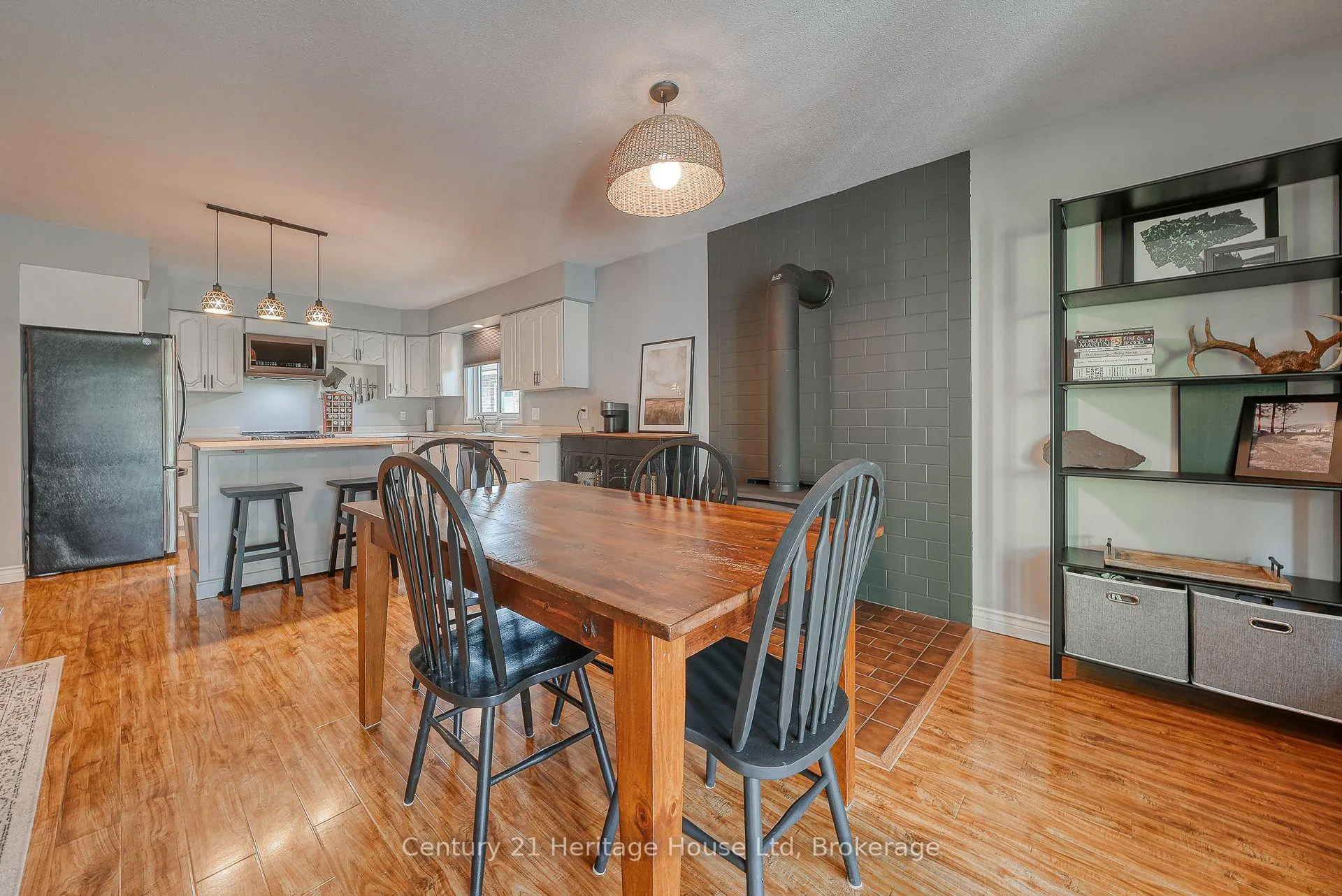 Photo 15 of 214 John Street S, Stratford — HOMEH