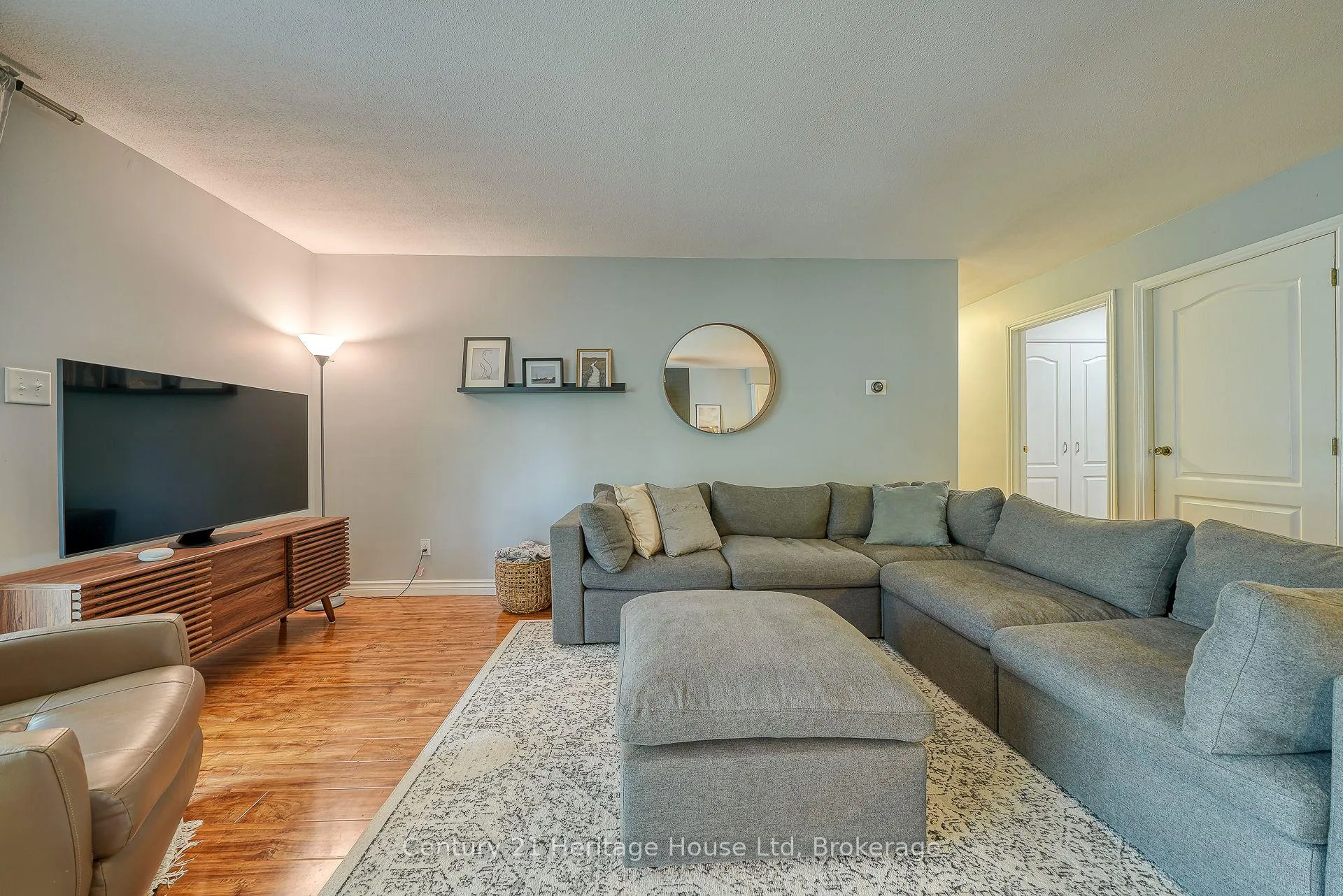 Photo 17 of 214 John Street S, Stratford — HOMEH