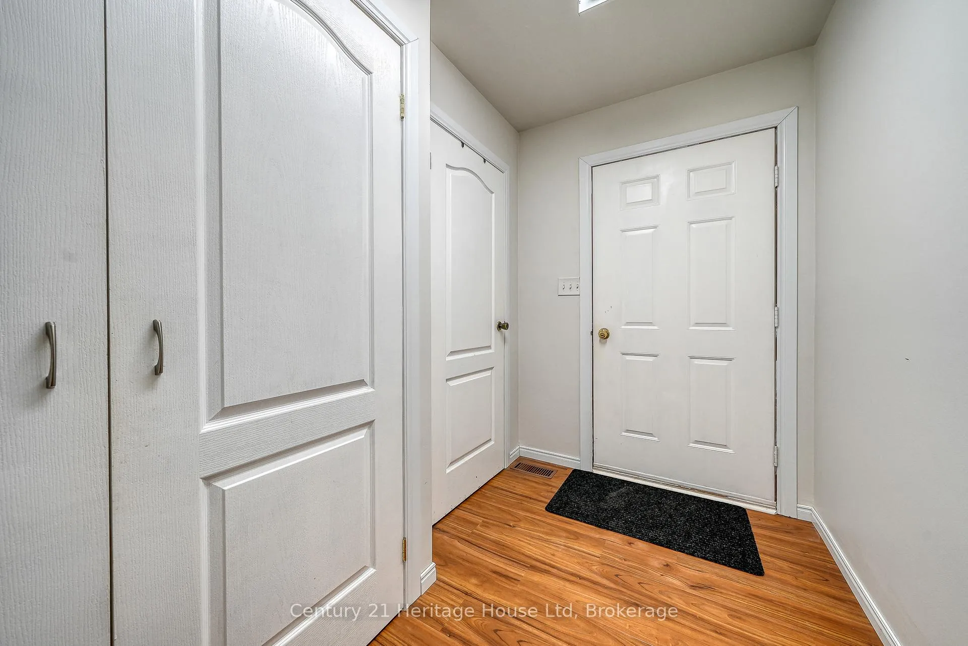Photo 20 of 214 John Street S, Stratford — HOMEH