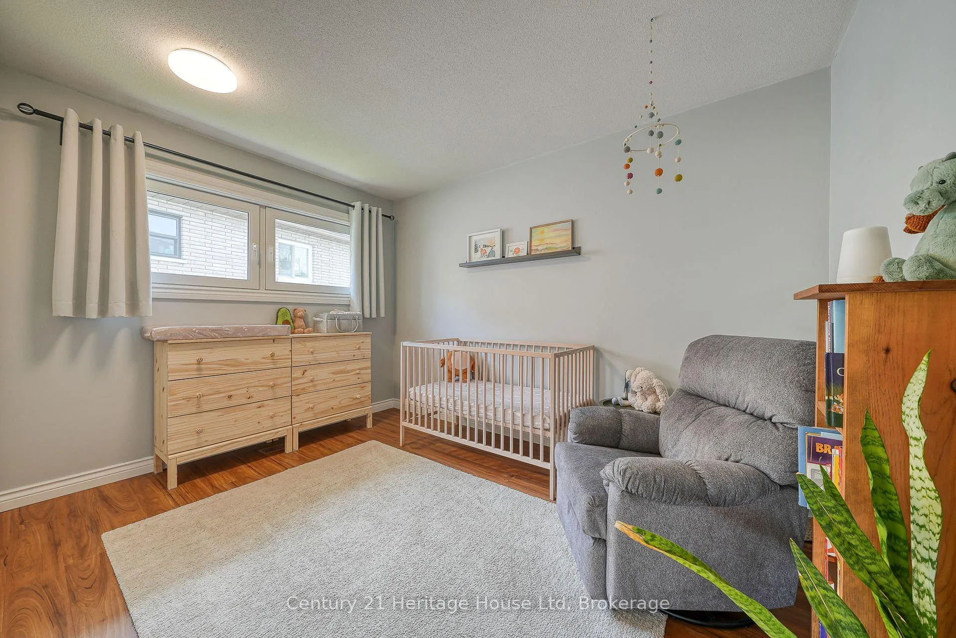 Photo 22 of 214 John Street S, Stratford — HOMEH