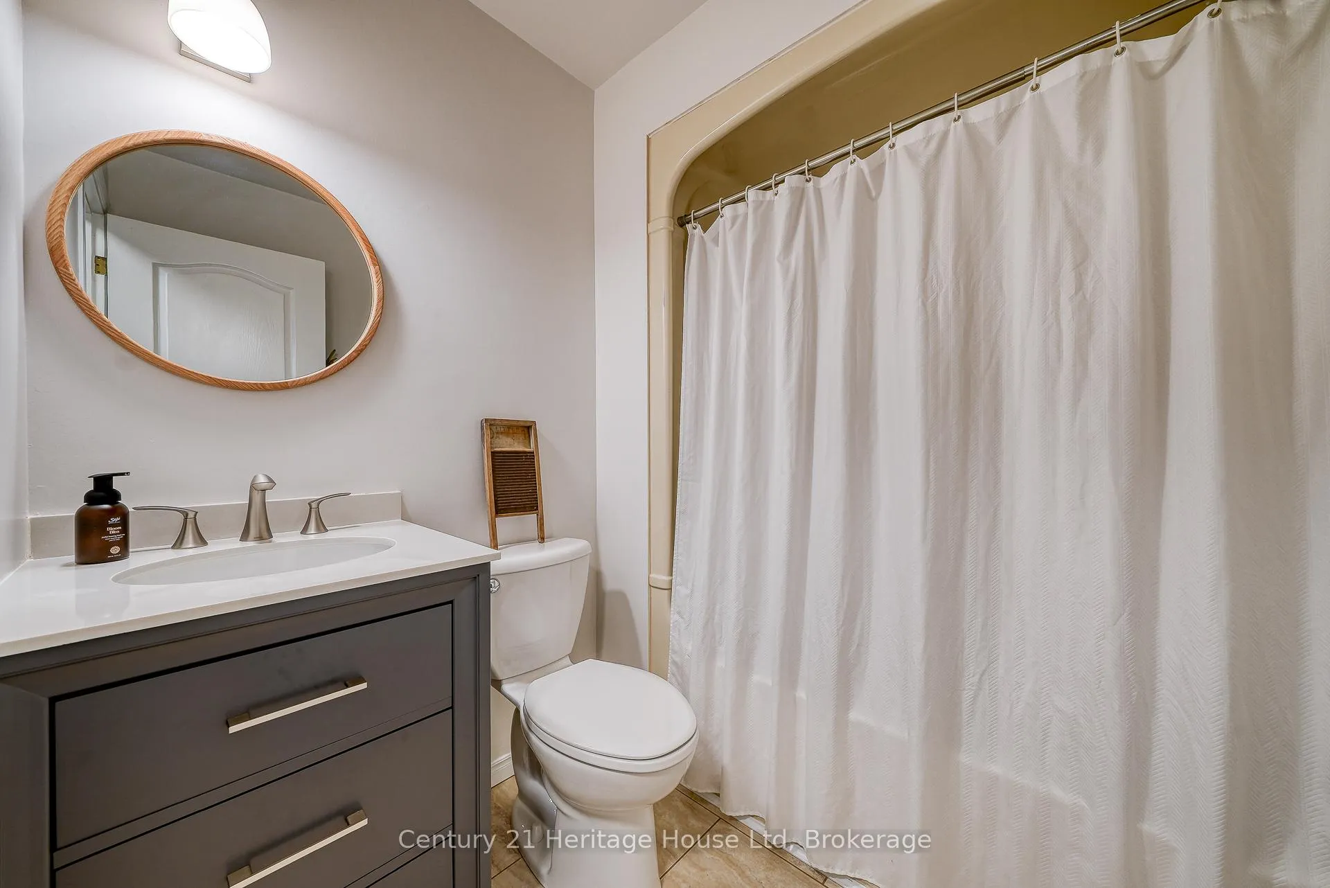 Photo 24 of 214 John Street S, Stratford — HOMEH