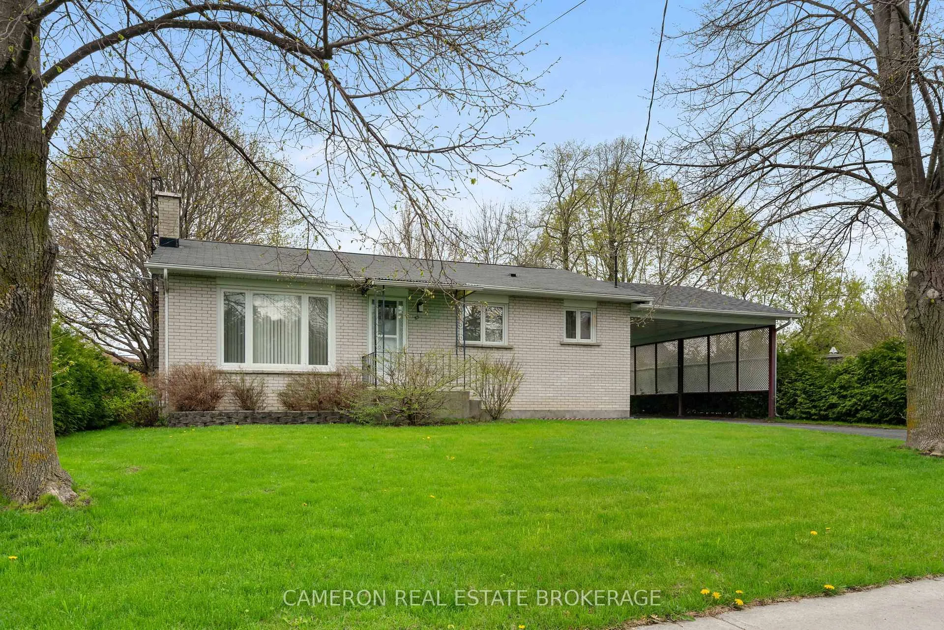 Photo 2 of 83 Elgin Street W, North Glengarry, Alexandria — HOMEH