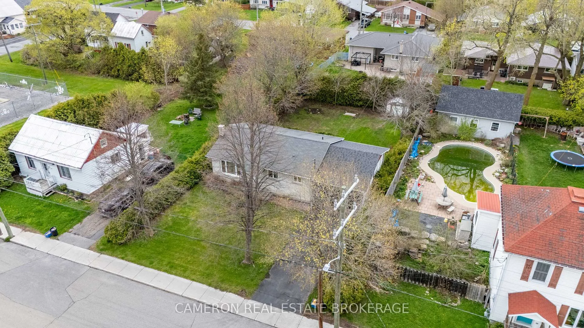 Photo 3 of 83 Elgin Street W, North Glengarry, Alexandria — HOMEH