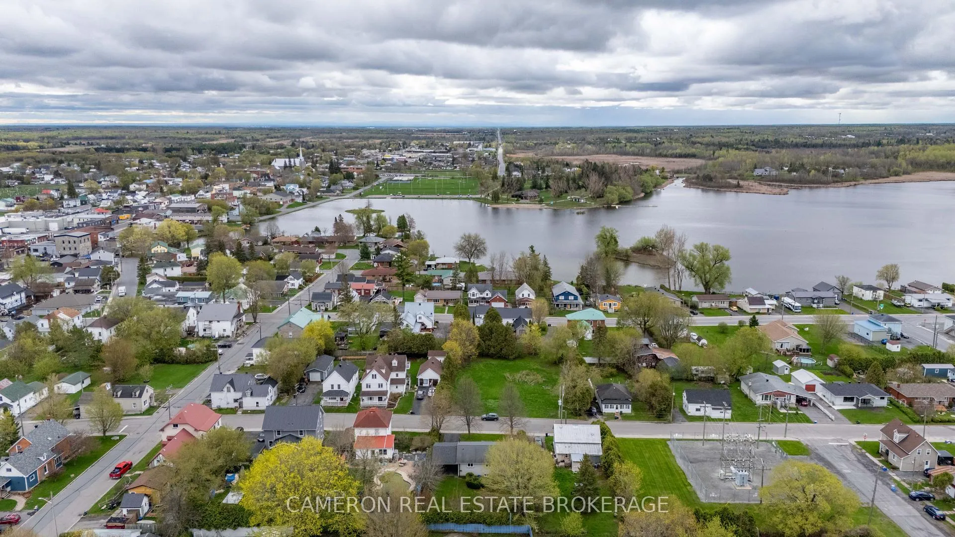 Photo 6 of 83 Elgin Street W, North Glengarry, Alexandria — HOMEH