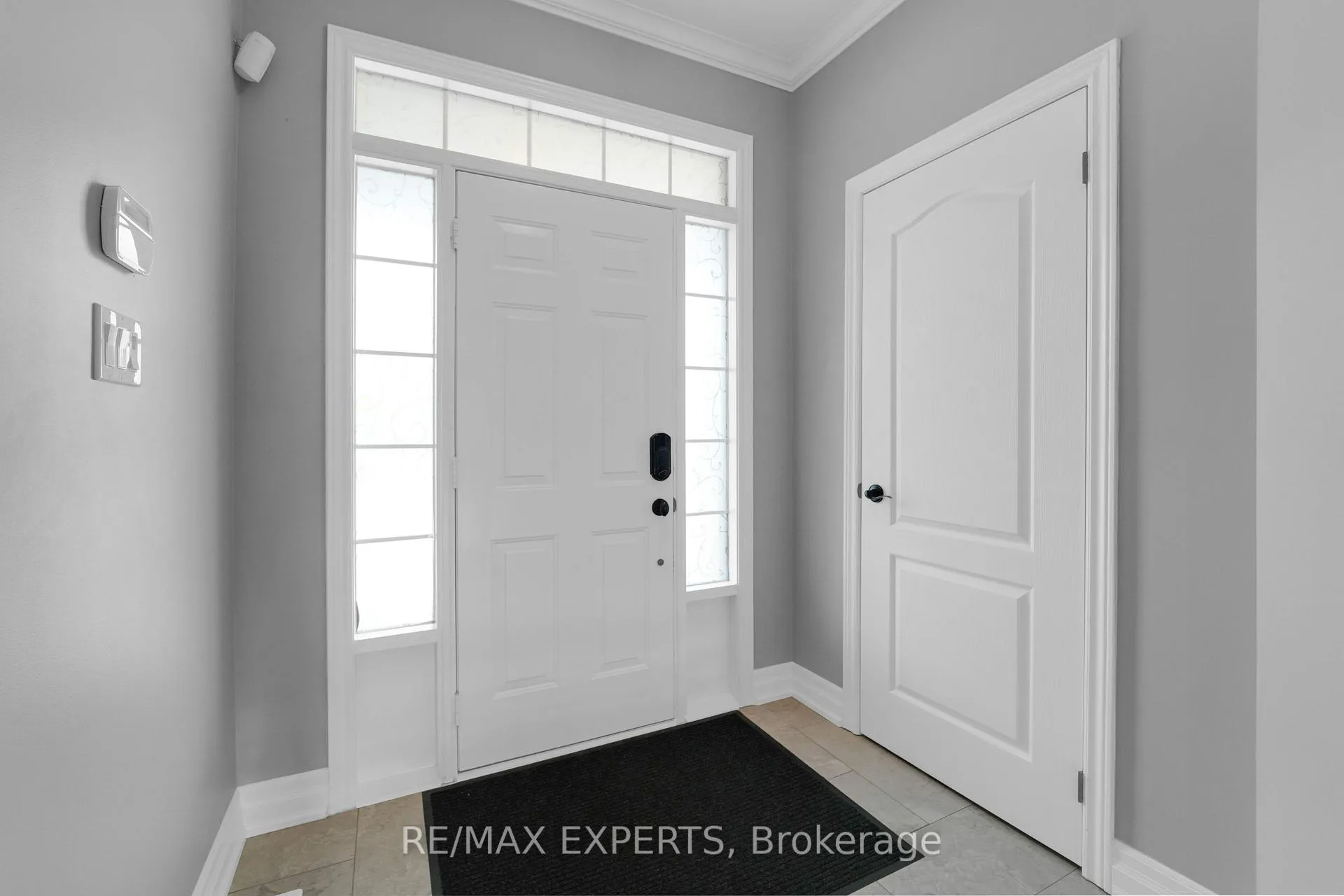 Photo 5 of 57 Gray Park Drive, Caledon, Bolton North — HOMEH