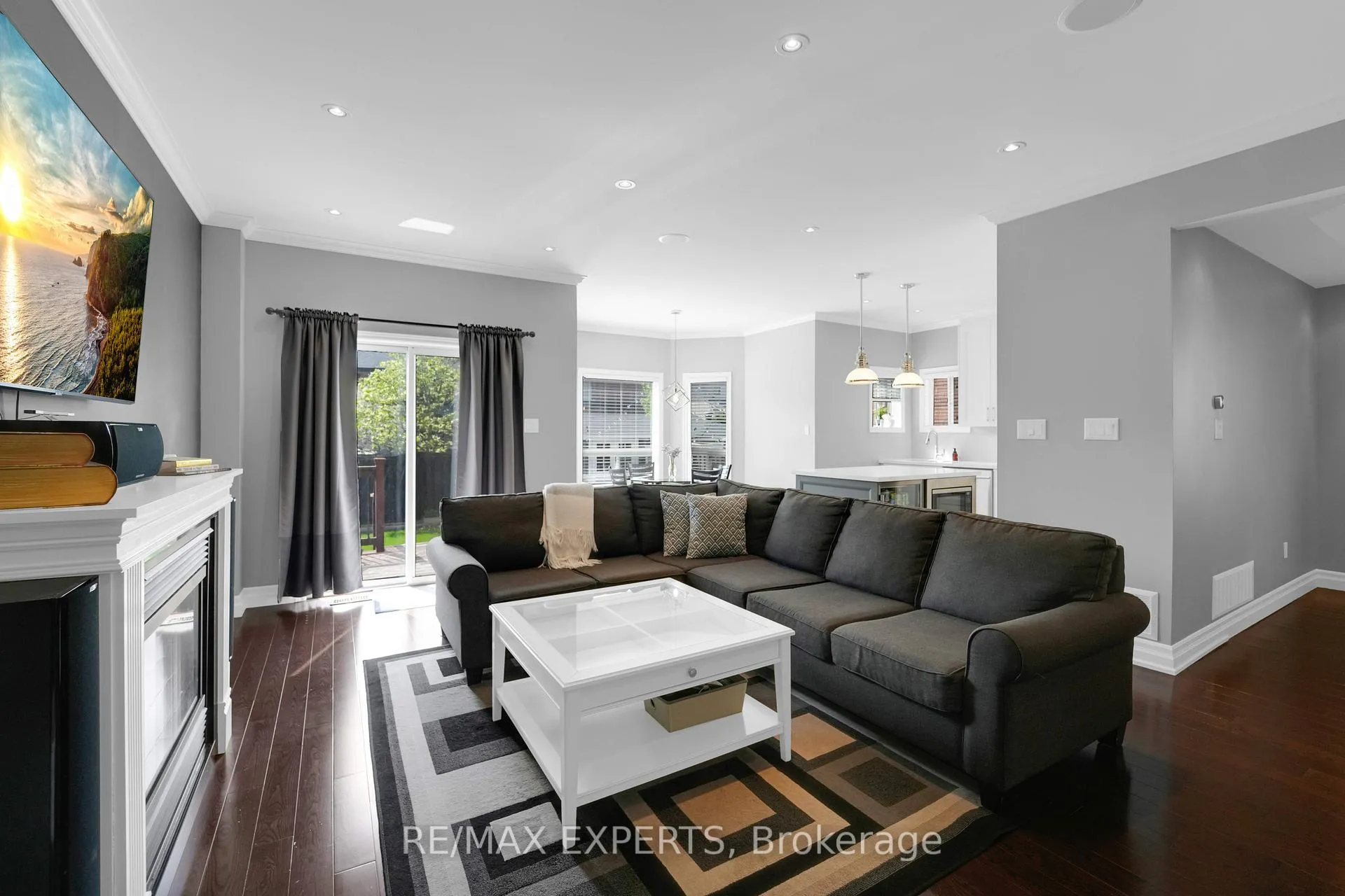 Photo 10 of 57 Gray Park Drive, Caledon, Bolton North — HOMEH