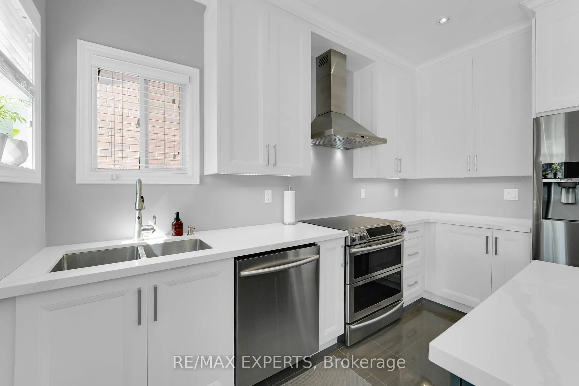 Photo 15 of 57 Gray Park Drive, Caledon, Bolton North — HOMEH