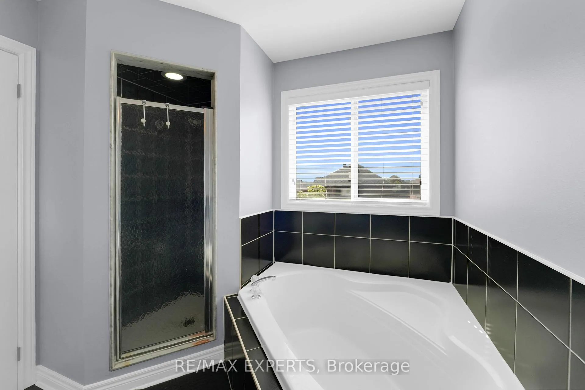 Photo 28 of 57 Gray Park Drive, Caledon, Bolton North — HOMEH