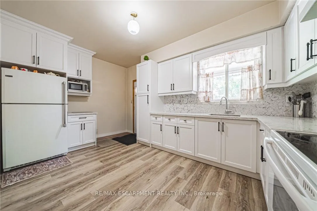 Photo 4 of 64 Kinrade Avenue, Hamilton, Gibson — HOMEH