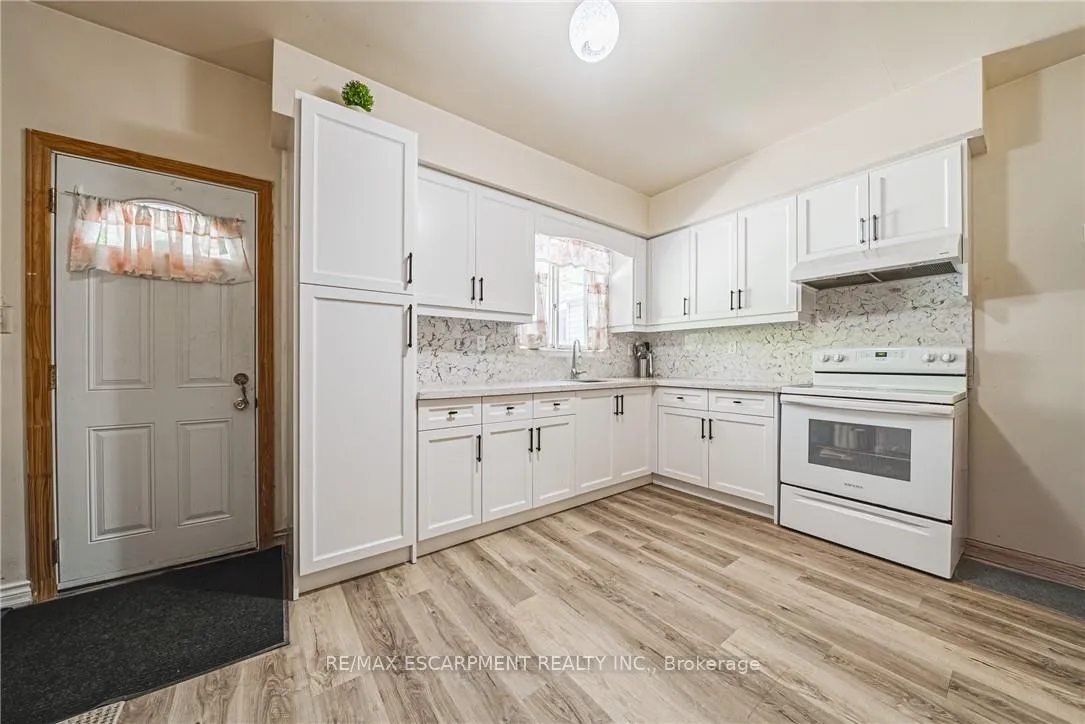 Photo 6 of 64 Kinrade Avenue, Hamilton, Gibson — HOMEH