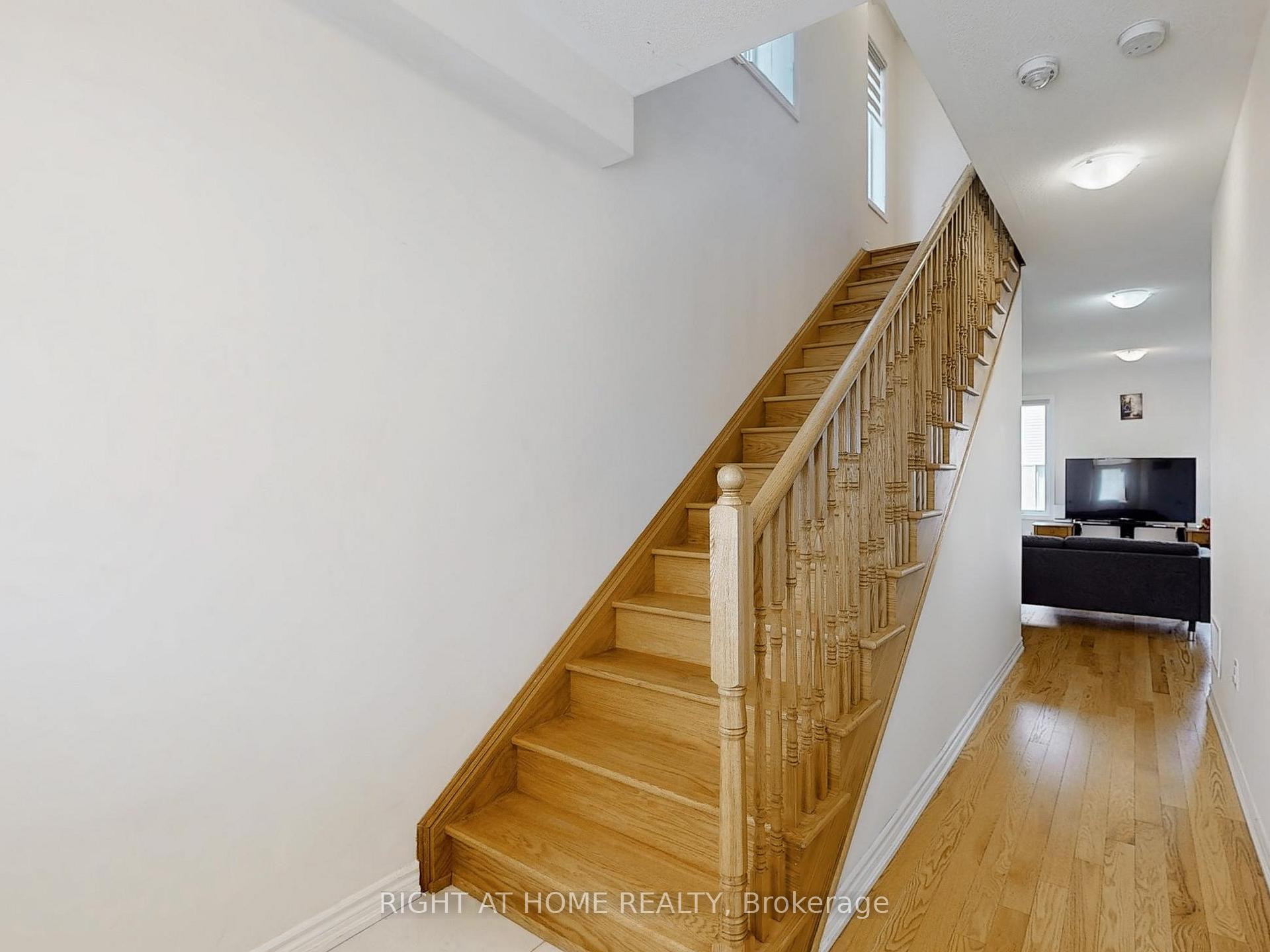 Photo 6 of 18 Bannister Road, Barrie, Rural Barrie Southeast — HOMEH